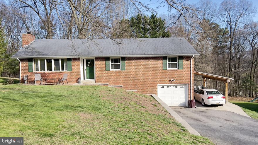 YOU'LL LOVING COMING HOME TO THIS BEAUTIFULLY UPDATED,  NICE & BRIGHT 3 BEDROOM, 2.5 BATH RANCHER IN A DESIRABLE NEIGHBORHOOD TUCKED AWAY ON A DEAD END STREET. THIS MOVE IN READY GEM OFFERS UPDATED KITCHEN AND BATH BOTH WITH RECENTLY INSTALLED GRANITE COUNTERTOPS. SPACIOUS LOWER LEVEL FAMILY ROOM INCLUDES A "FLEX" SPACE THAT CAN EASILY BE TRANSFORMED INTO A 4TH BEDROOM, HOME OFFICE, CRAFT ROOM, GYM ETC. A GAS FIREPLACE ADDS COZY CHARM. NEW HEAT PUMP INSTALLED IN 2024. GREAT DECK FOR GRILLING AND CHILLING. A FULLY FENCED BACKYARD IS PERFECT FOR ENTERTAINING, PETS OR PLAY. GREAT LOCATION JUST MINUTES FROM EVERYTHING.