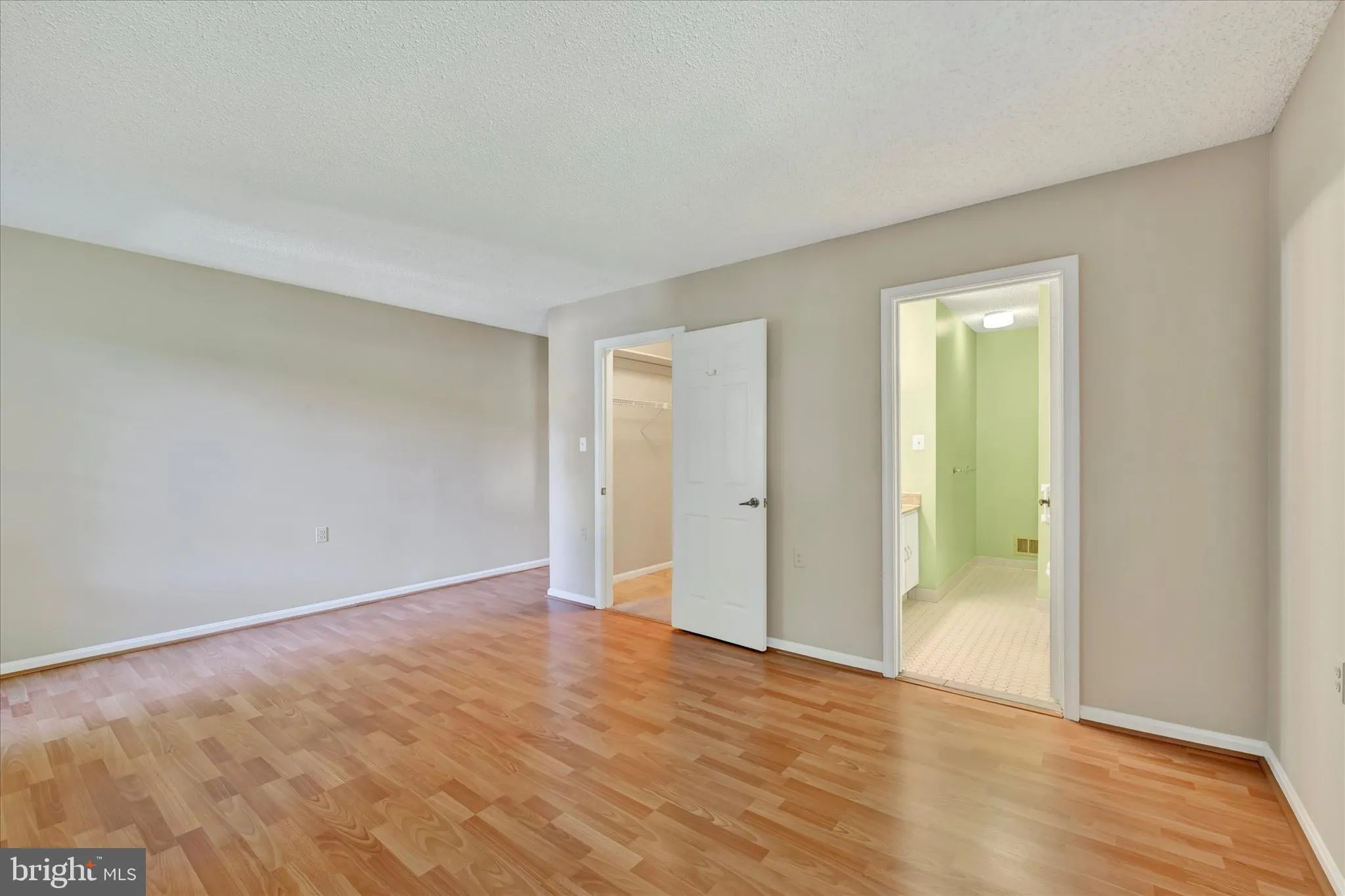 Annapolis, Maryland 21401, United States, 2 Bedrooms Bedrooms, ,3 BathroomsBathrooms,Residential,Active,204659