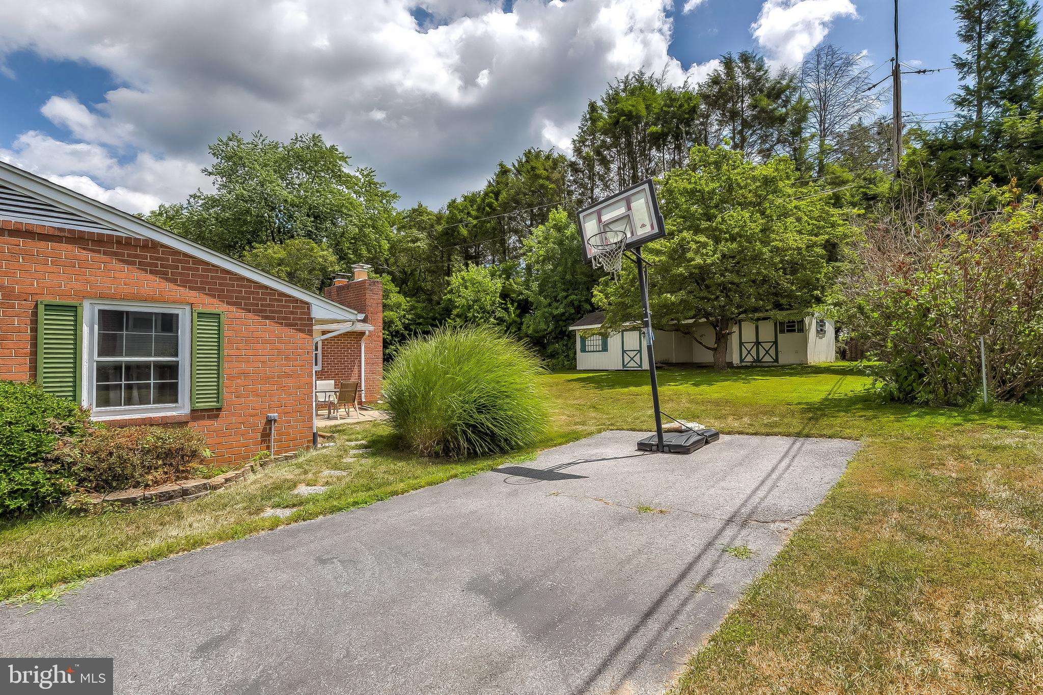 LONG MEADOWS - Residential