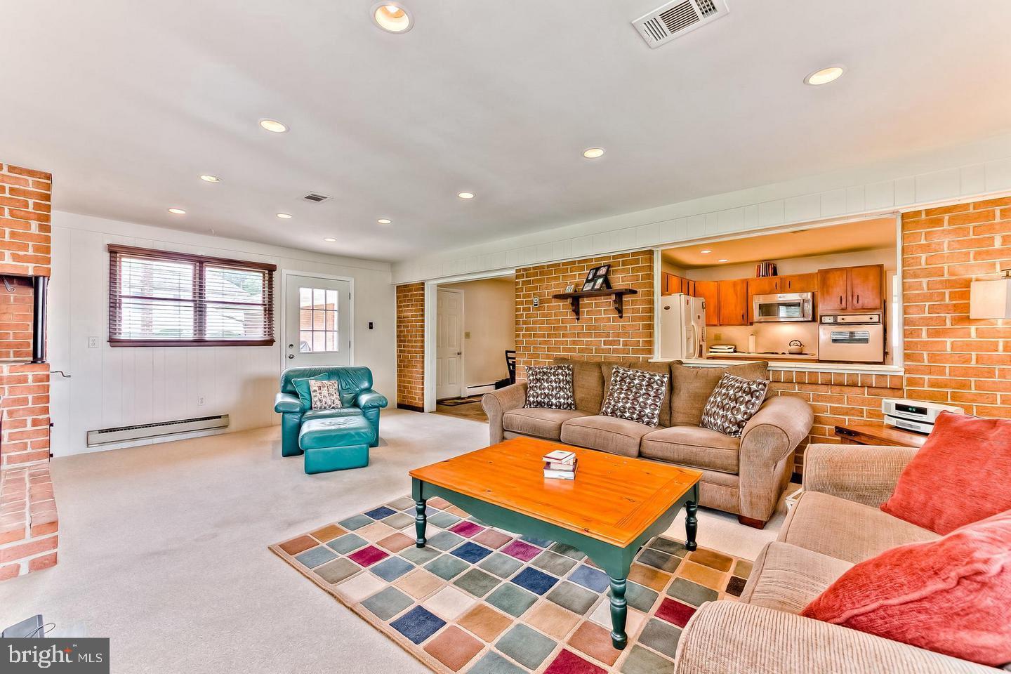 LONG MEADOWS - Residential