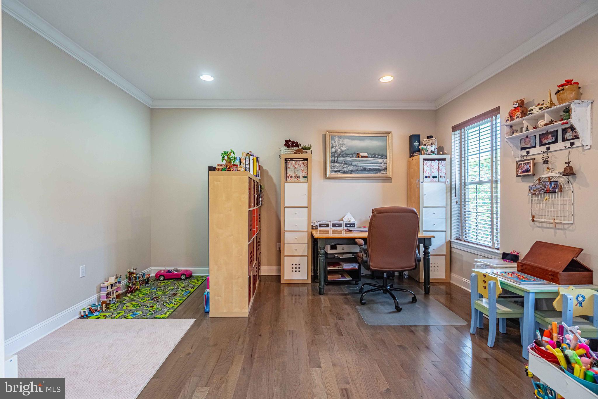 CLEARVIEW MANOR - Residential