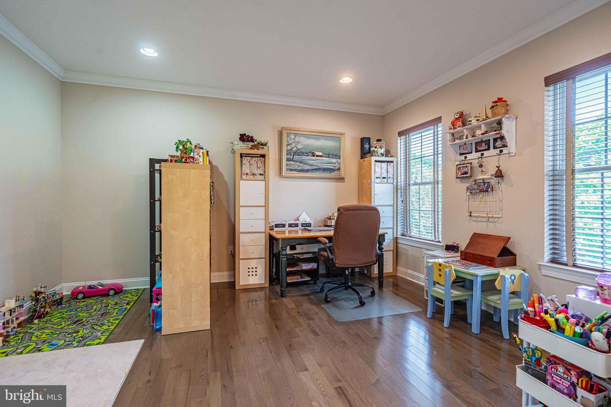 CLEARVIEW MANOR - Residential