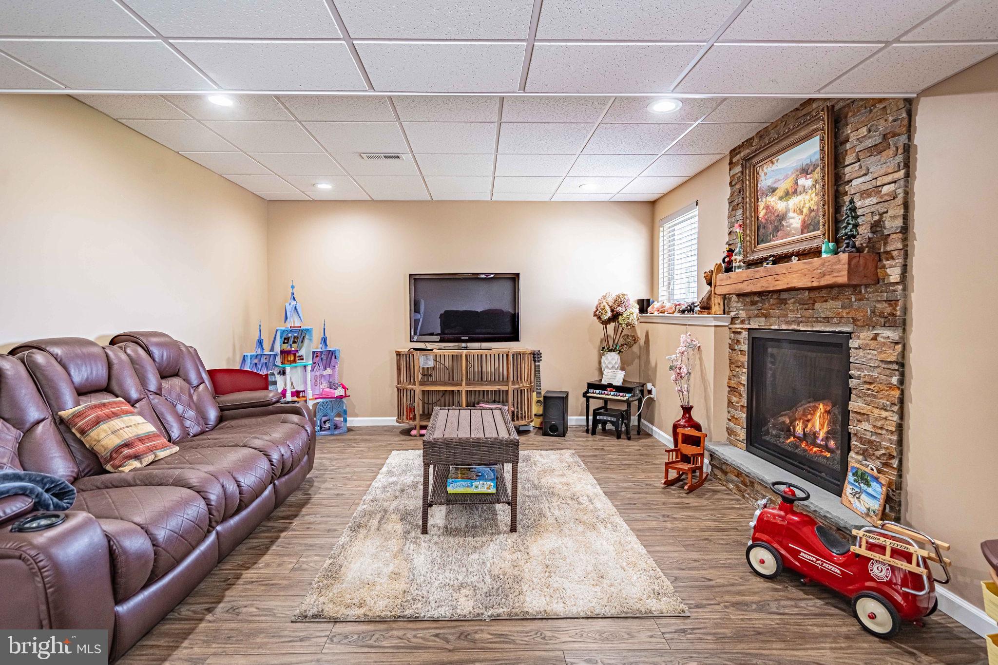 CLEARVIEW MANOR - Residential