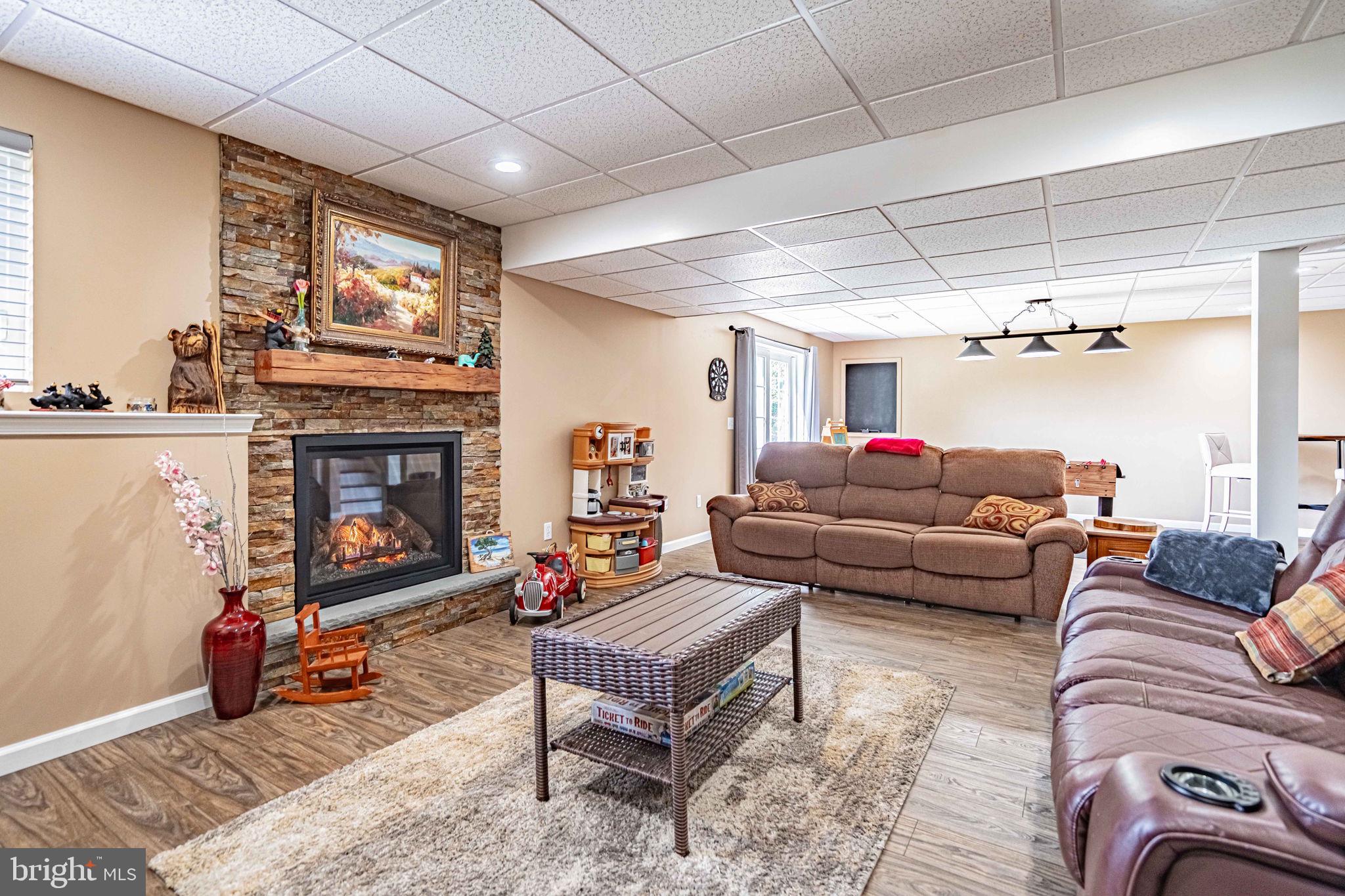 CLEARVIEW MANOR - Residential