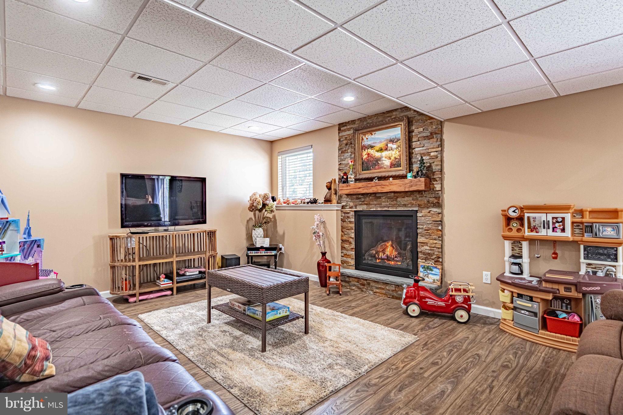 CLEARVIEW MANOR - Residential
