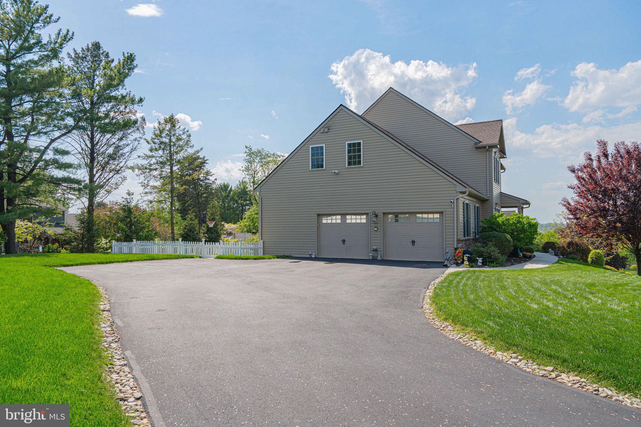 CLEARVIEW MANOR - Residential