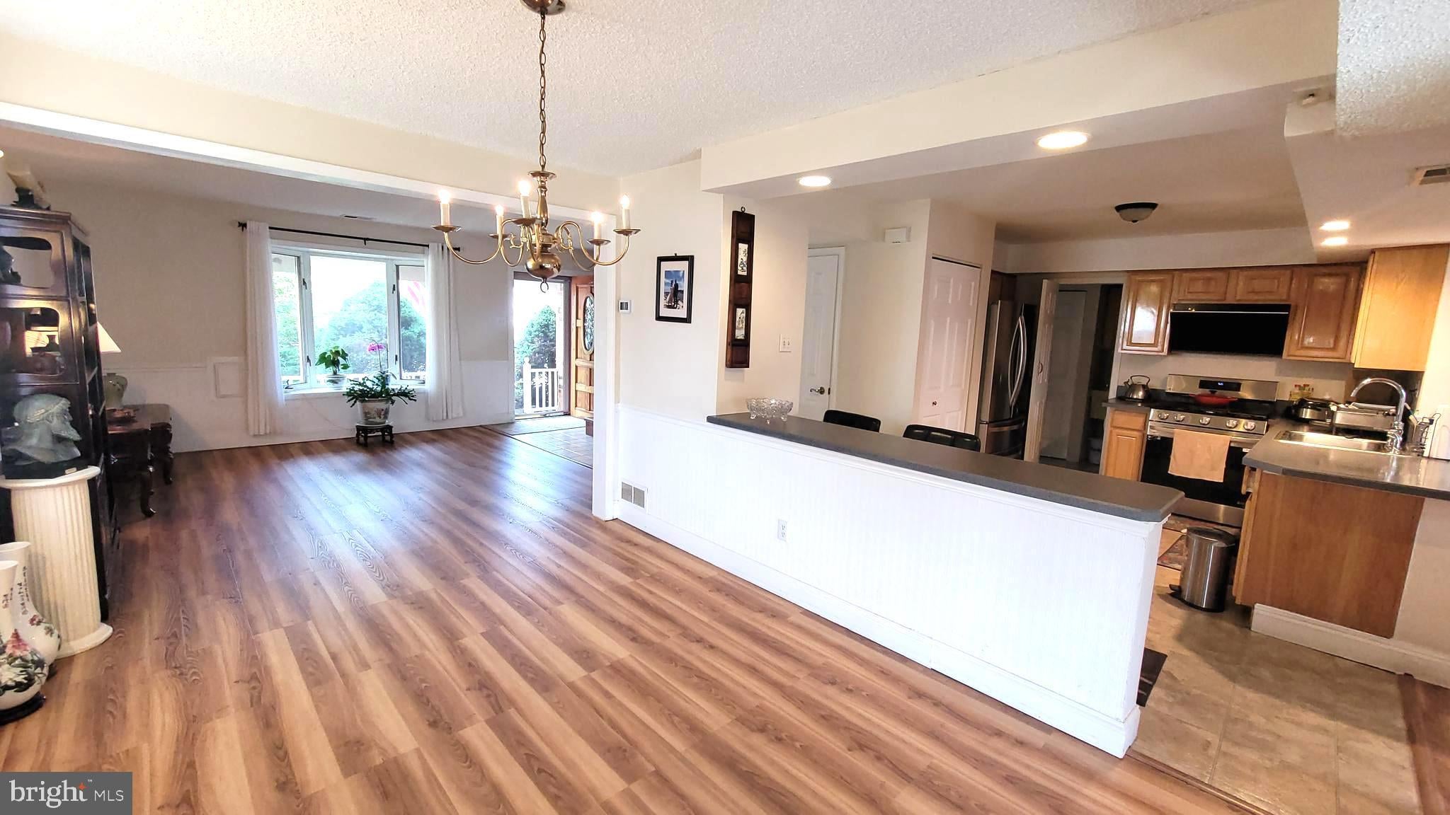 6433 LENOX COURT