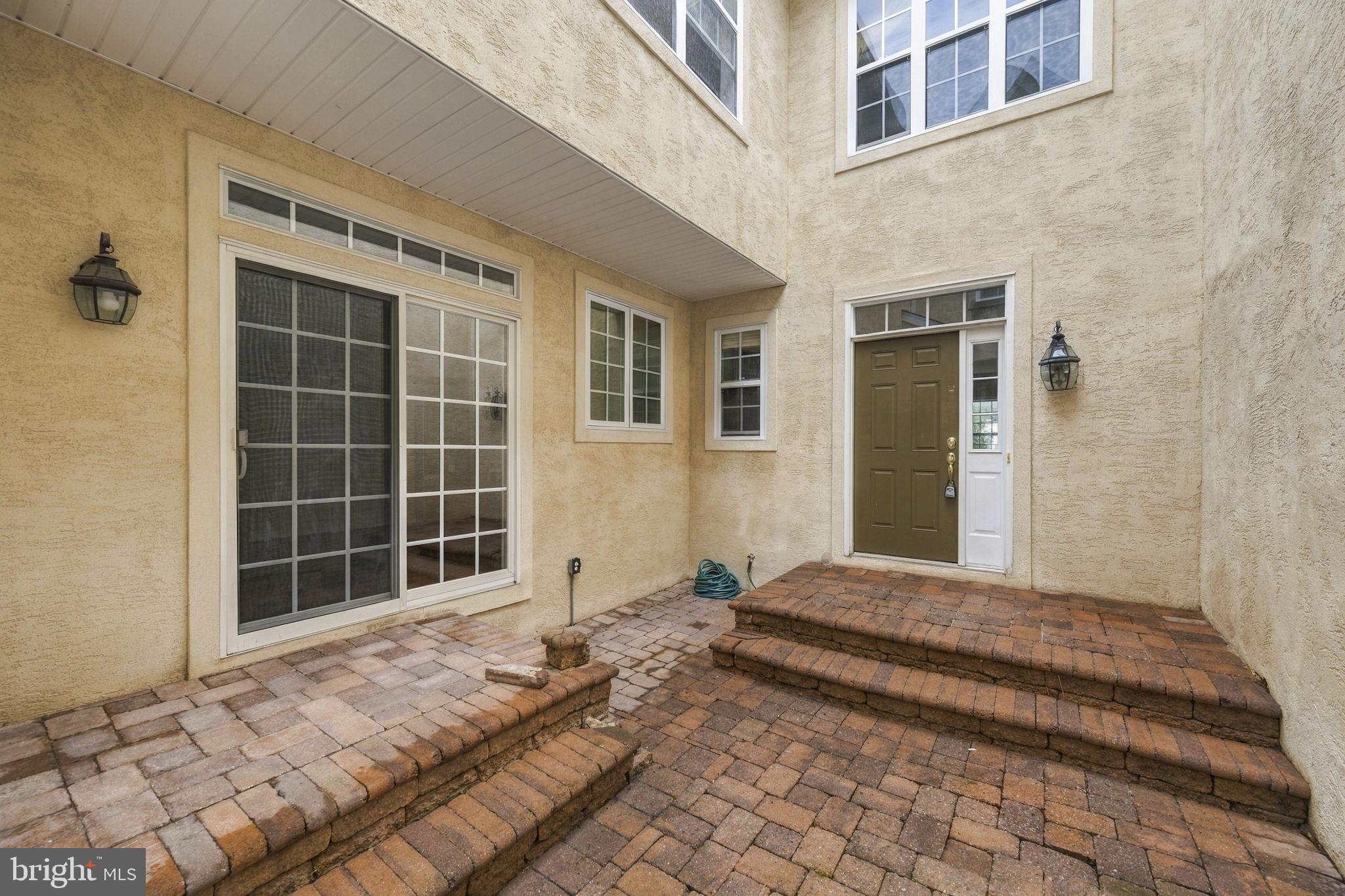 8 THREE OAK LANE