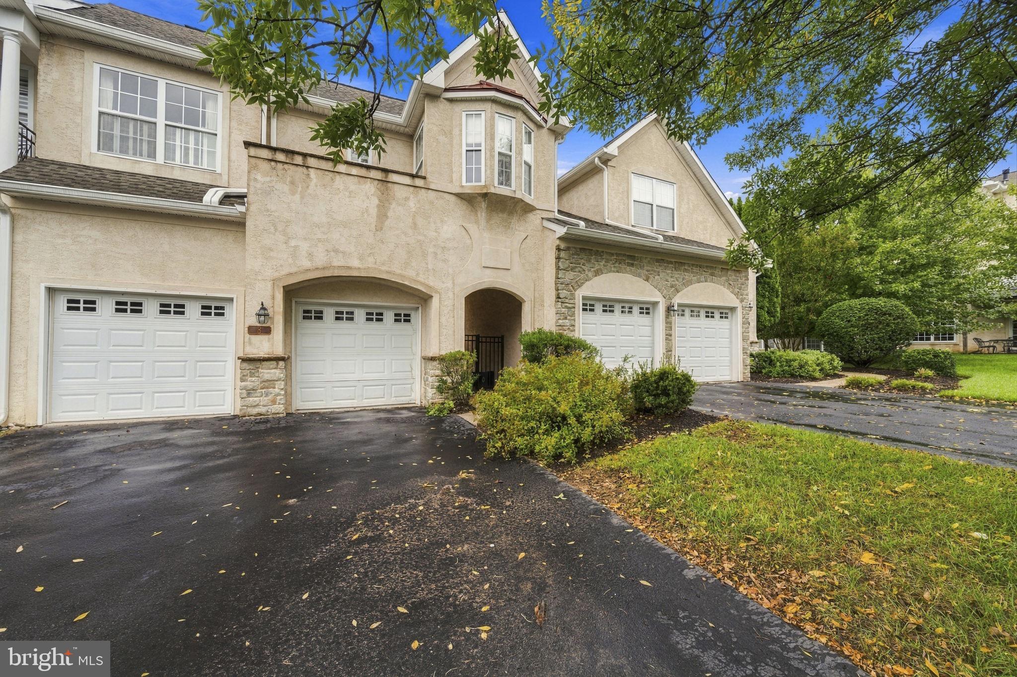 8 THREE OAK LANE