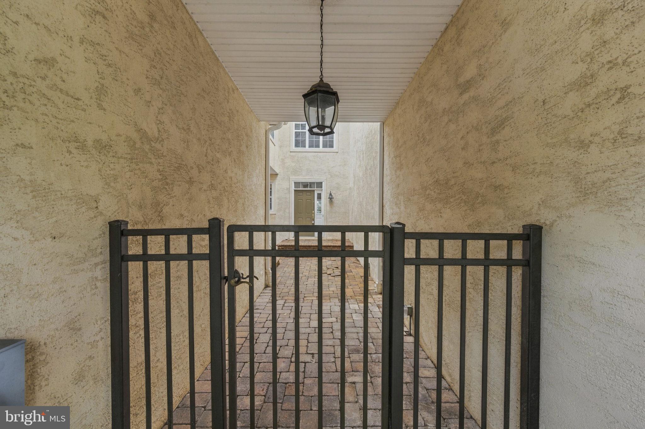 8 THREE OAK LANE
