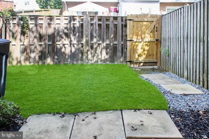 OAK MANOR TWN HSE CONDO - Residential