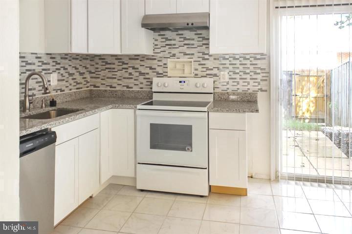 OAK MANOR TWN HSE CONDO - Residential