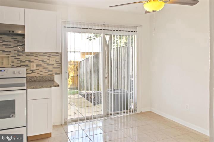 OAK MANOR TWN HSE CONDO - Residential