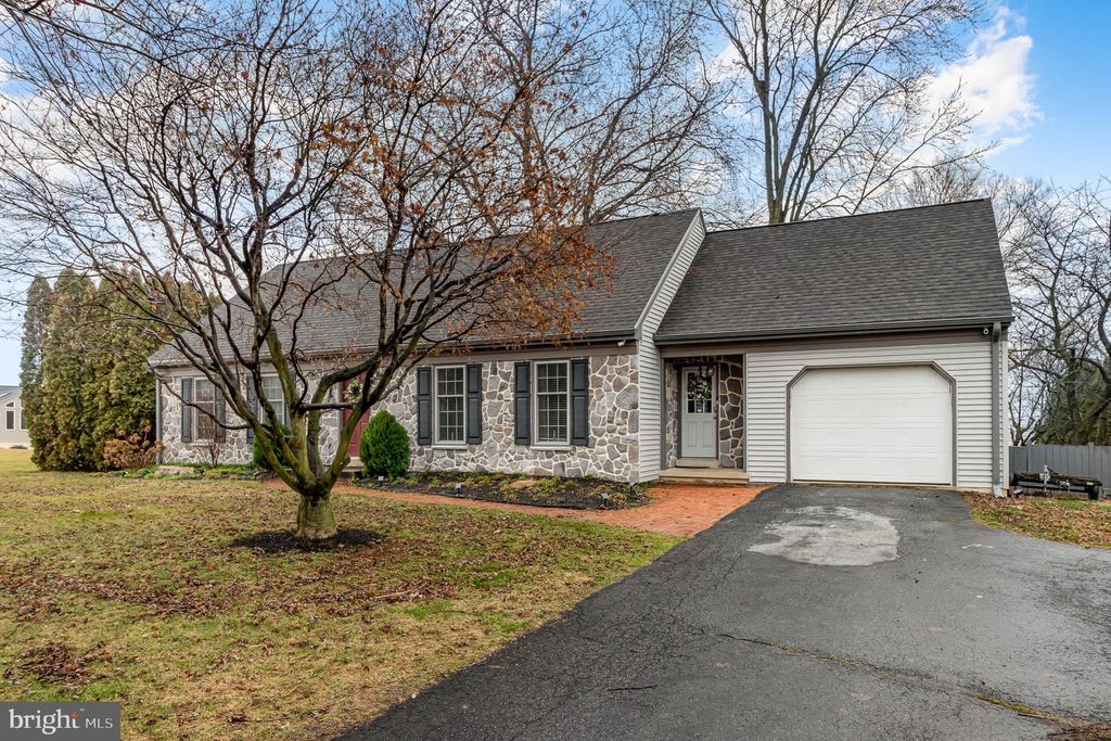 Photo of 105 PLEASANT VIEW DR, LITITZ, PA 17543 (MLS # PALA2031792)