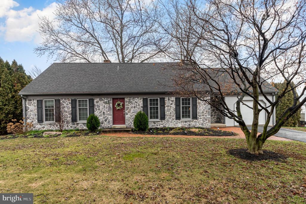 Photo of 105 PLEASANT VIEW DR, LITITZ, PA 17543 (MLS # PALA2031792)