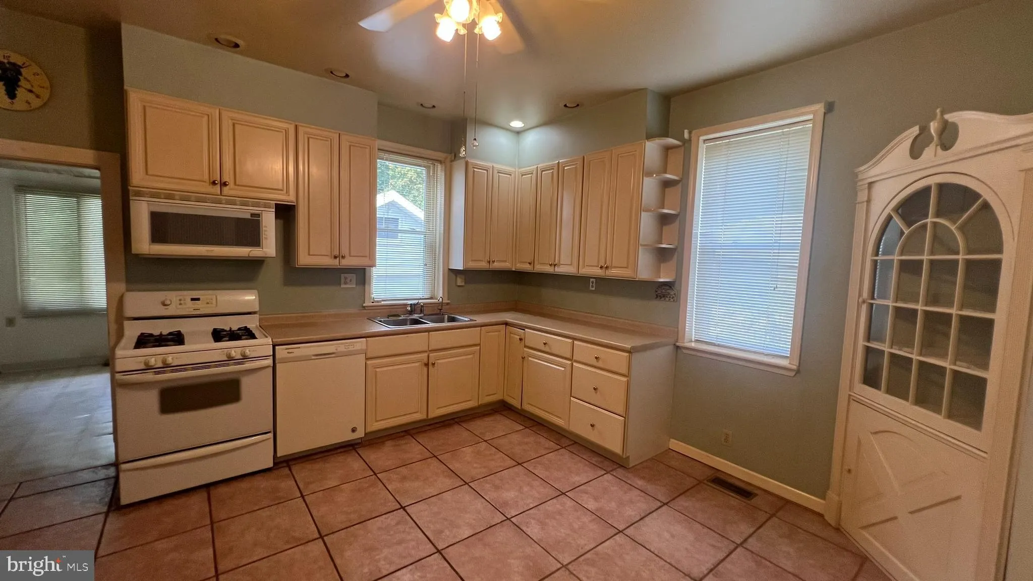 Stratford, New Jersey 08084, United States, 4 Bedrooms Bedrooms, ,Residential,Active,191255