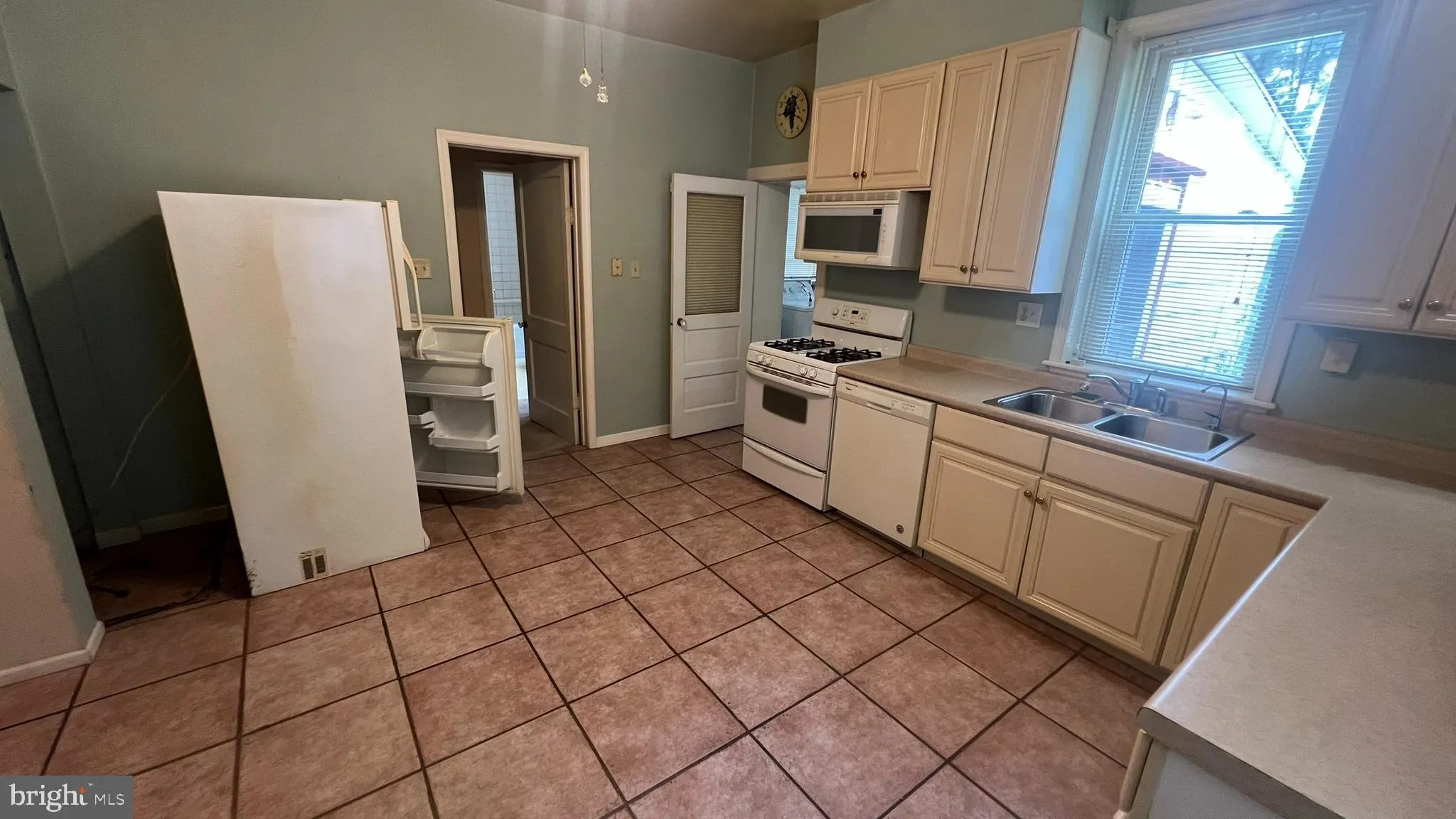 Stratford, New Jersey 08084, United States, 4 Bedrooms Bedrooms, ,Residential,Active,191255