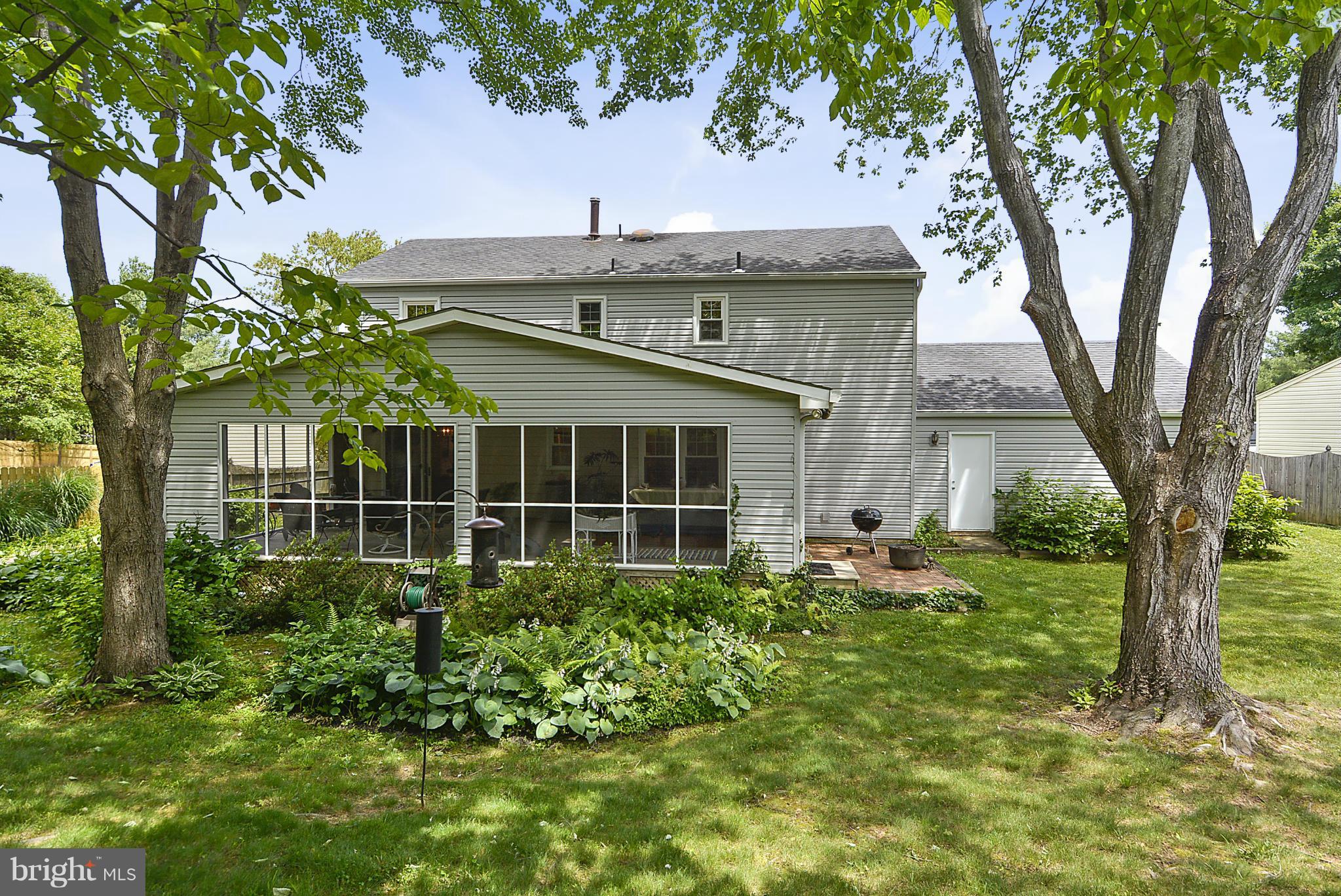 QUINCE ORCHARD KNOLLS - Residential