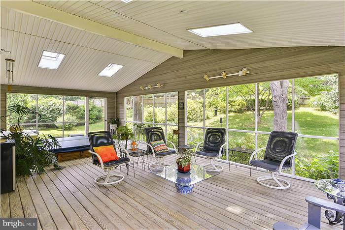 QUINCE ORCHARD KNOLLS - Residential