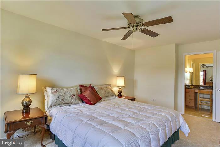 QUINCE ORCHARD KNOLLS - Residential