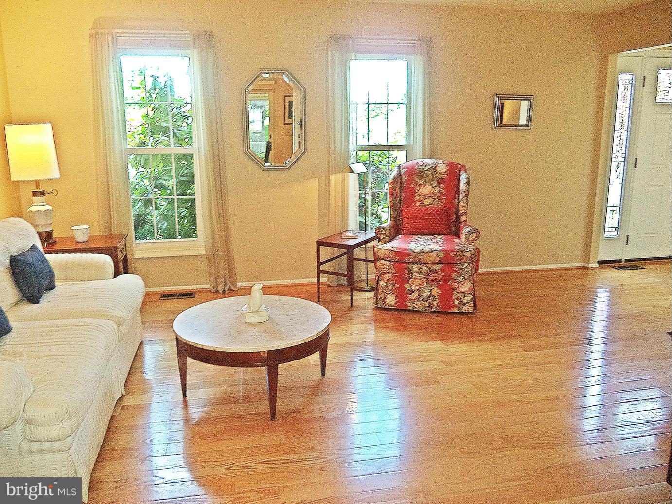 QUINCE ORCHARD KNOLLS - Residential