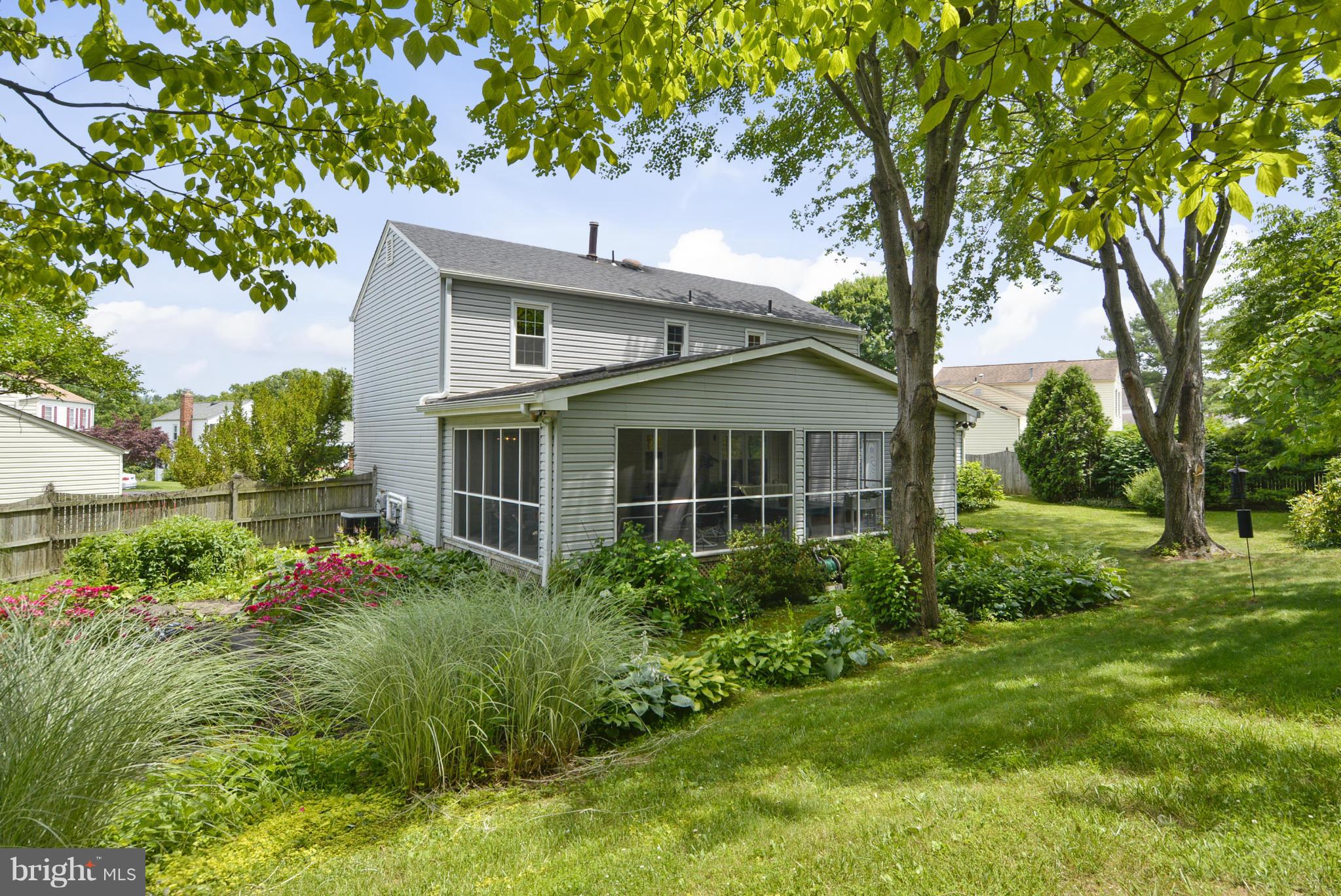 QUINCE ORCHARD KNOLLS - Residential