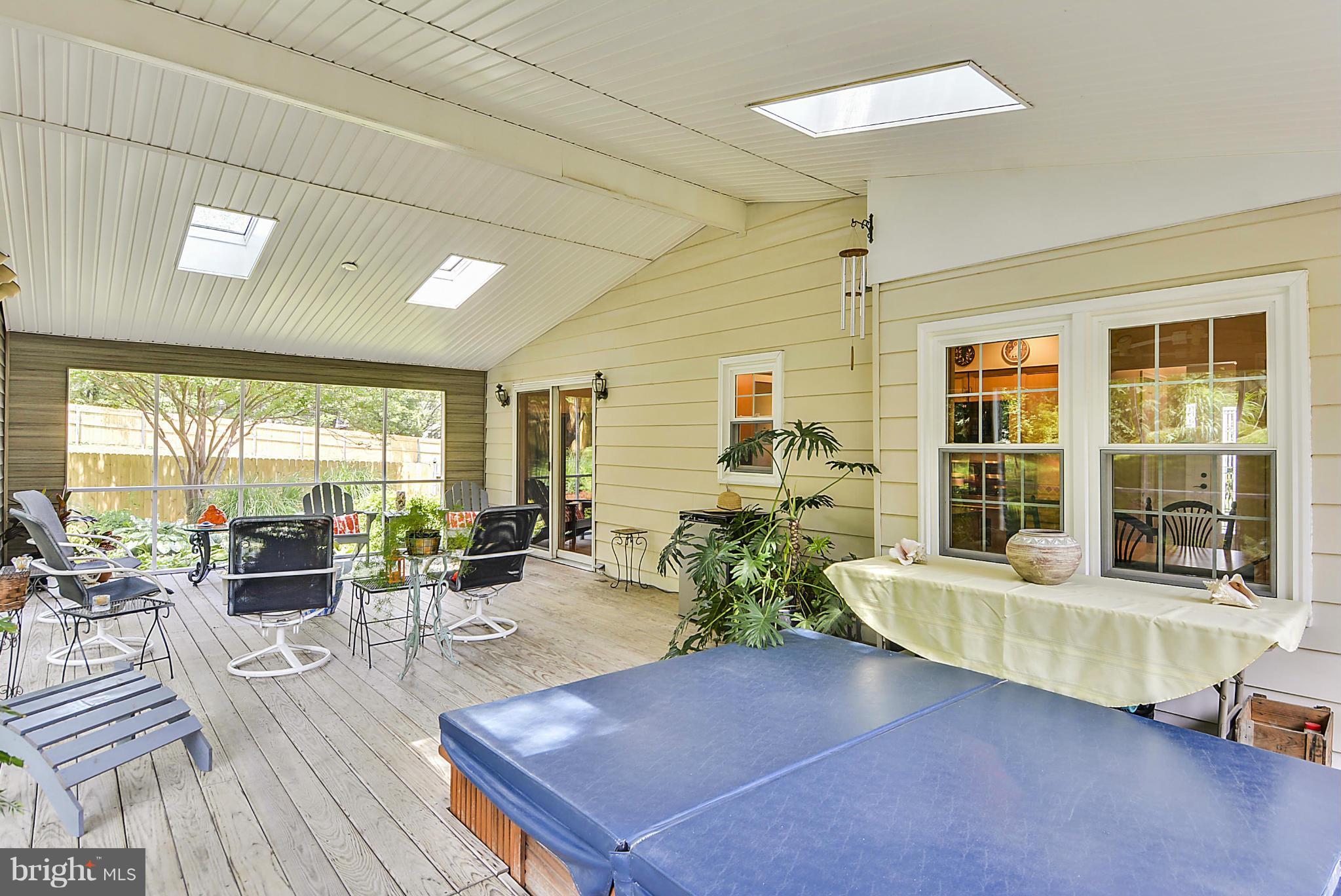 QUINCE ORCHARD KNOLLS - Residential