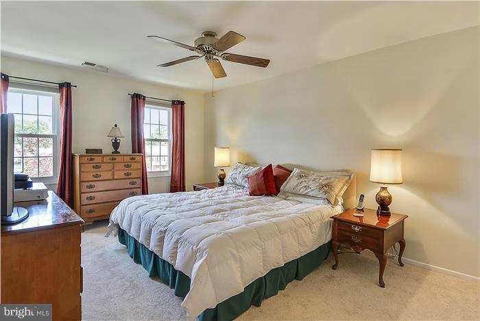 QUINCE ORCHARD KNOLLS - Residential