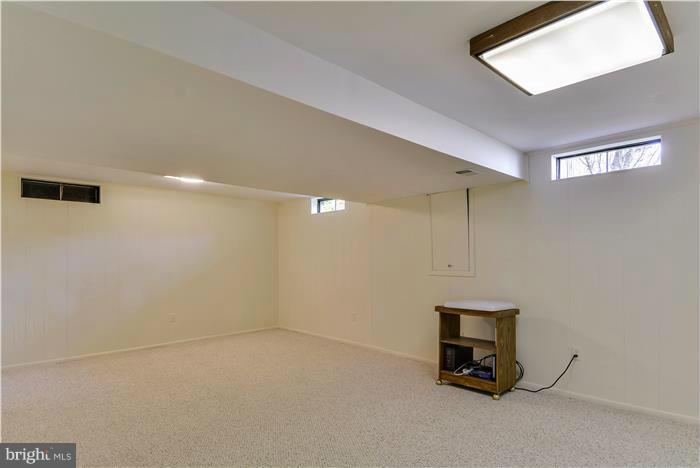 QUINCE ORCHARD KNOLLS - Residential