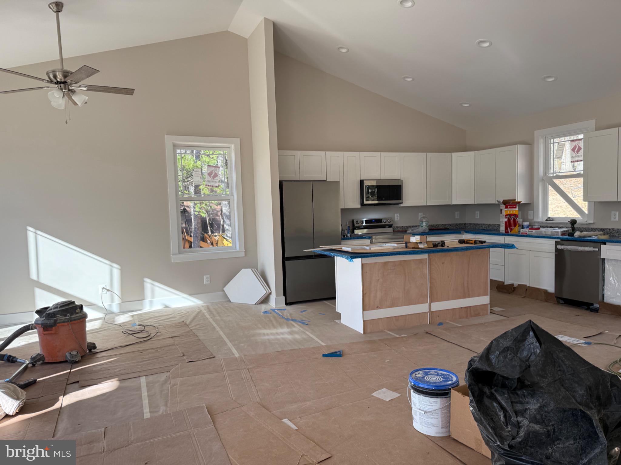 LAKE HOLIDAY ESTATES - Residential