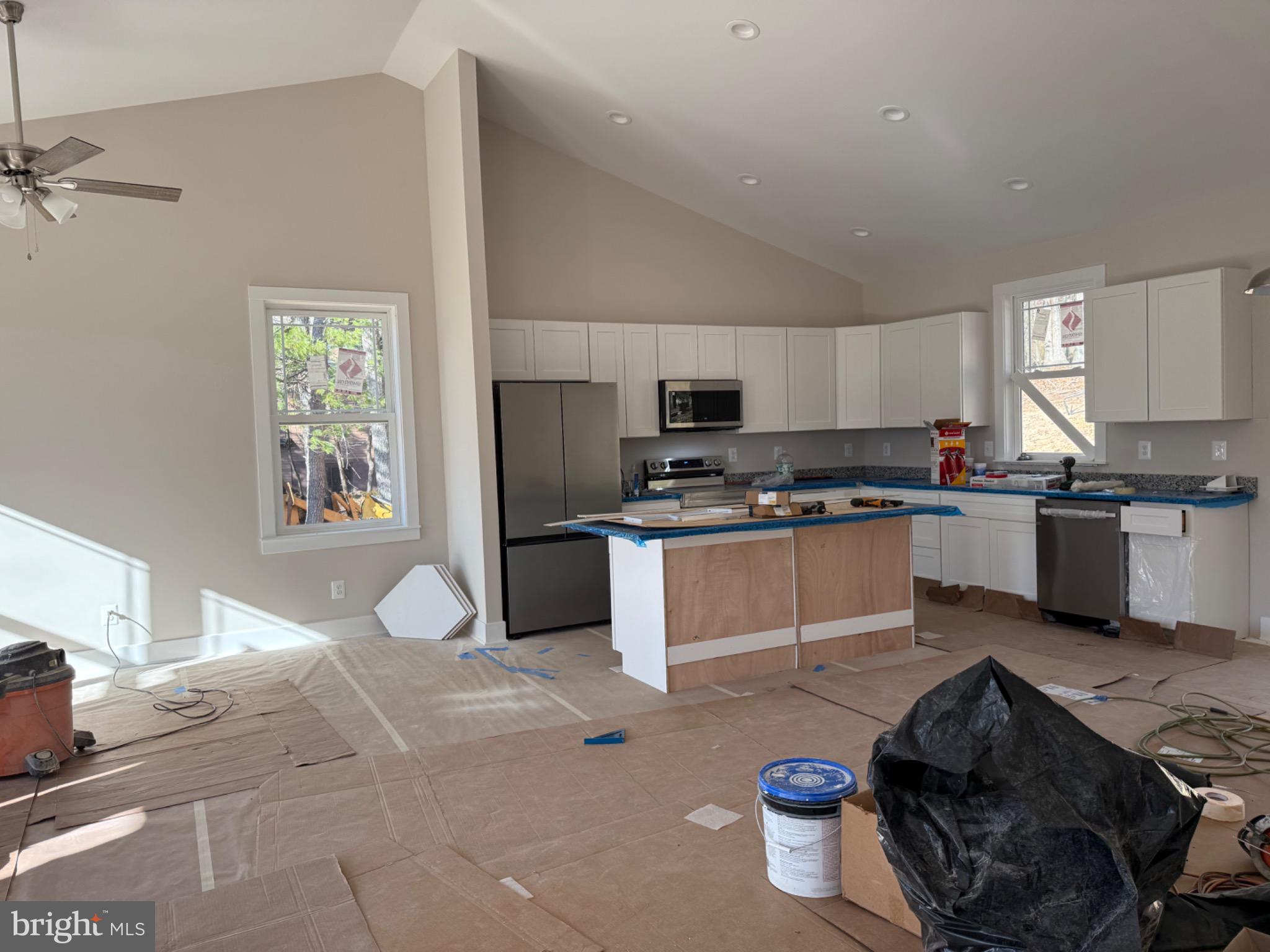 LAKE HOLIDAY ESTATES - Residential