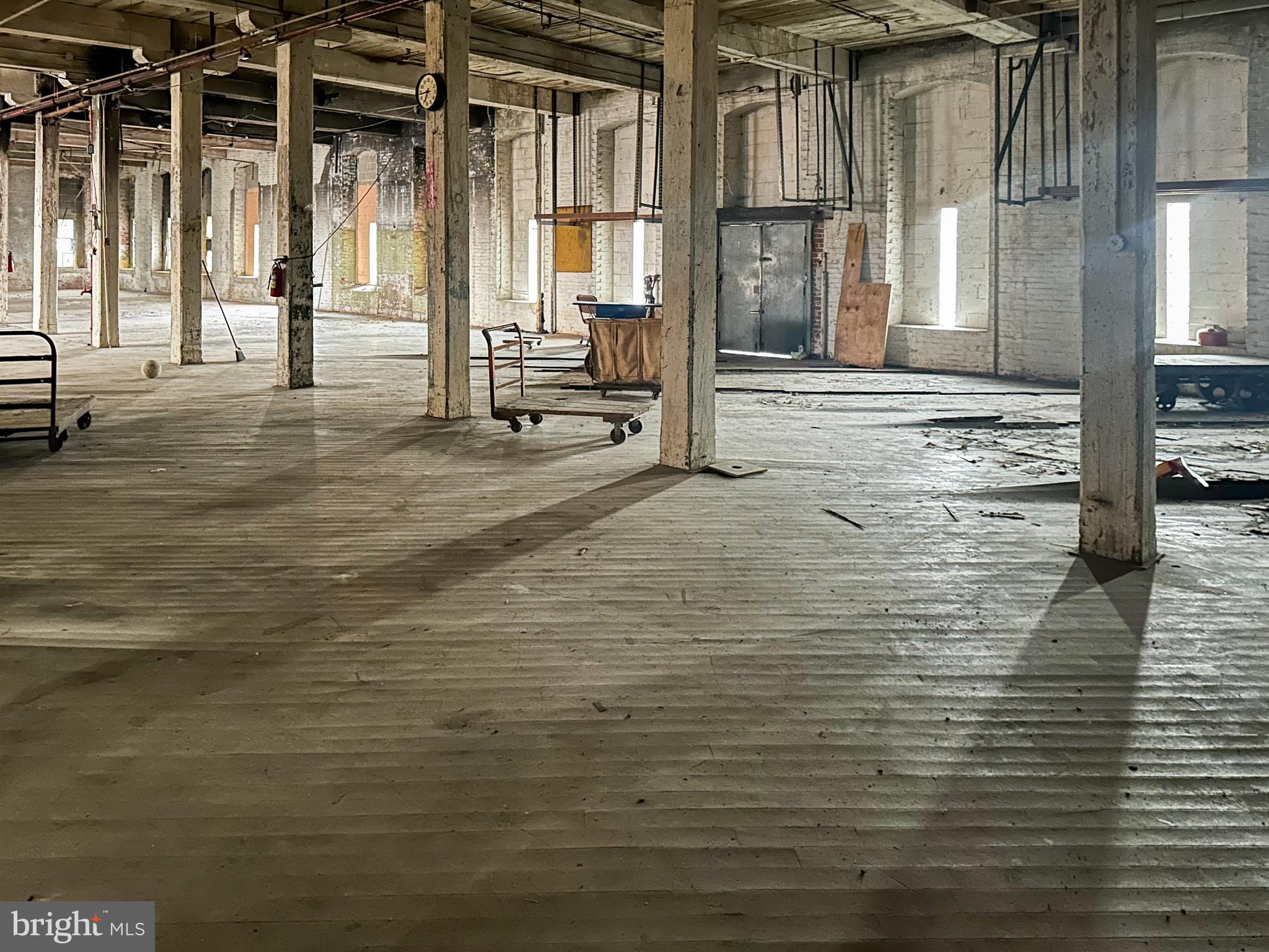 FRANKFORD - Commercial Sale