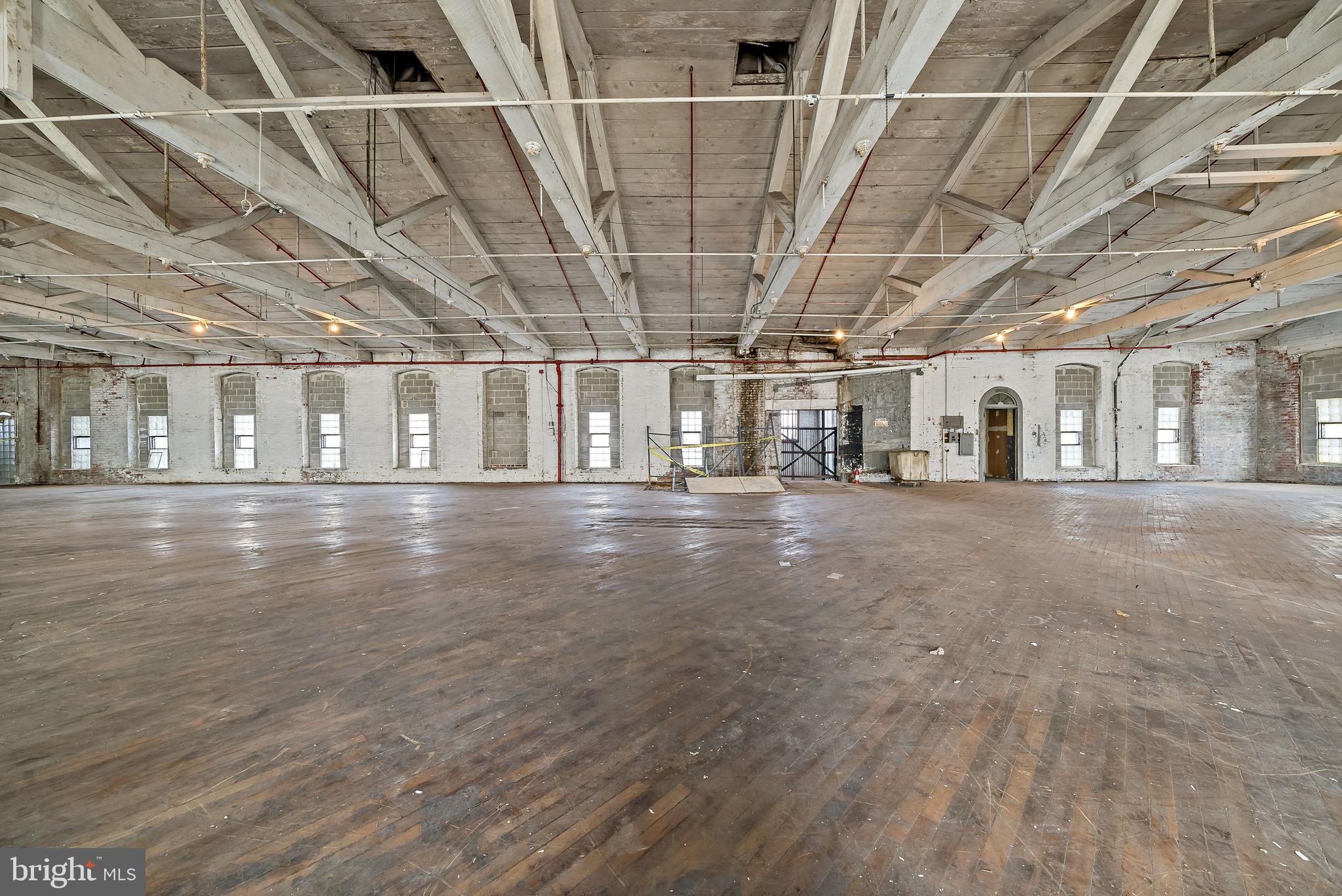 FRANKFORD - Commercial Sale