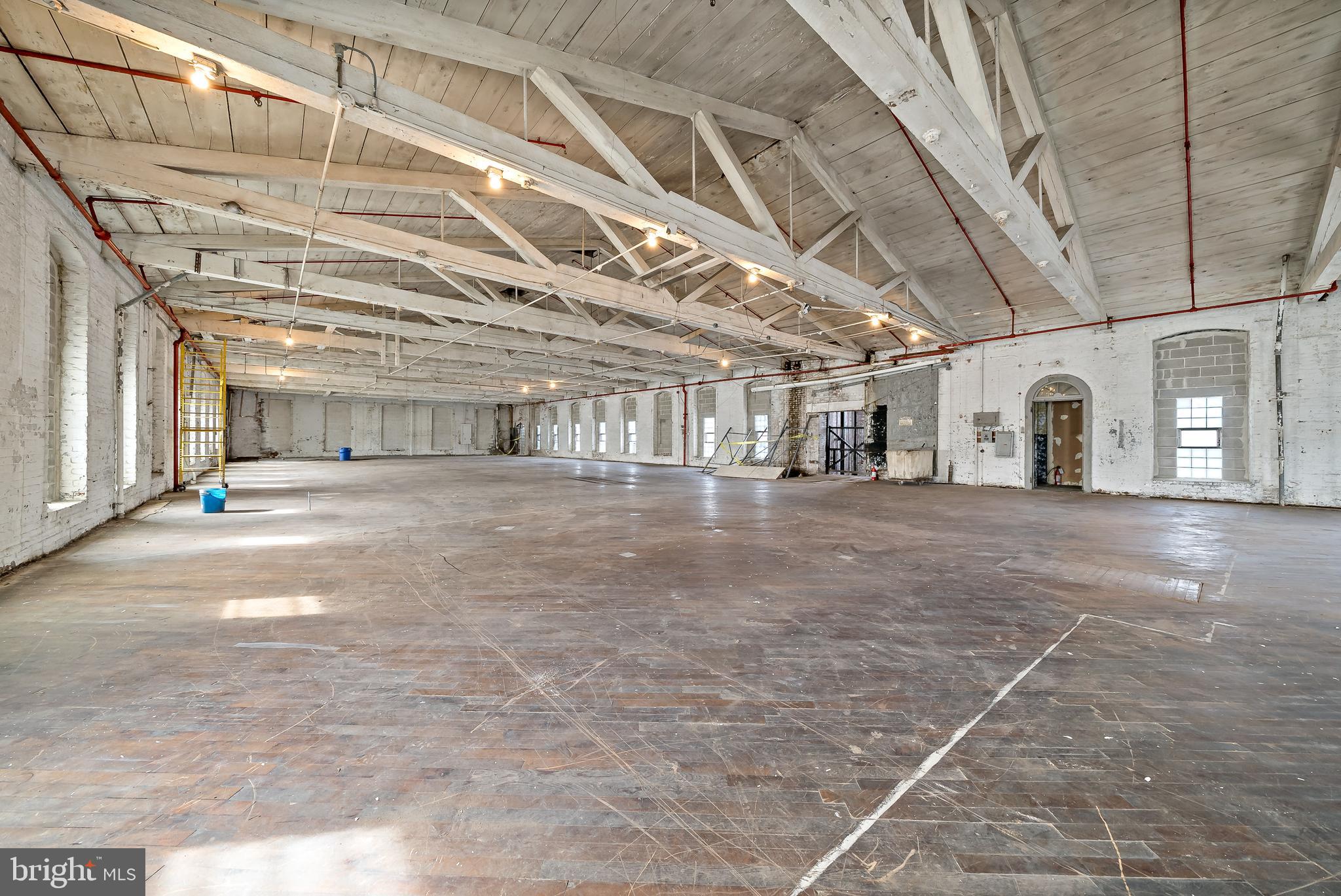 FRANKFORD - Commercial Sale