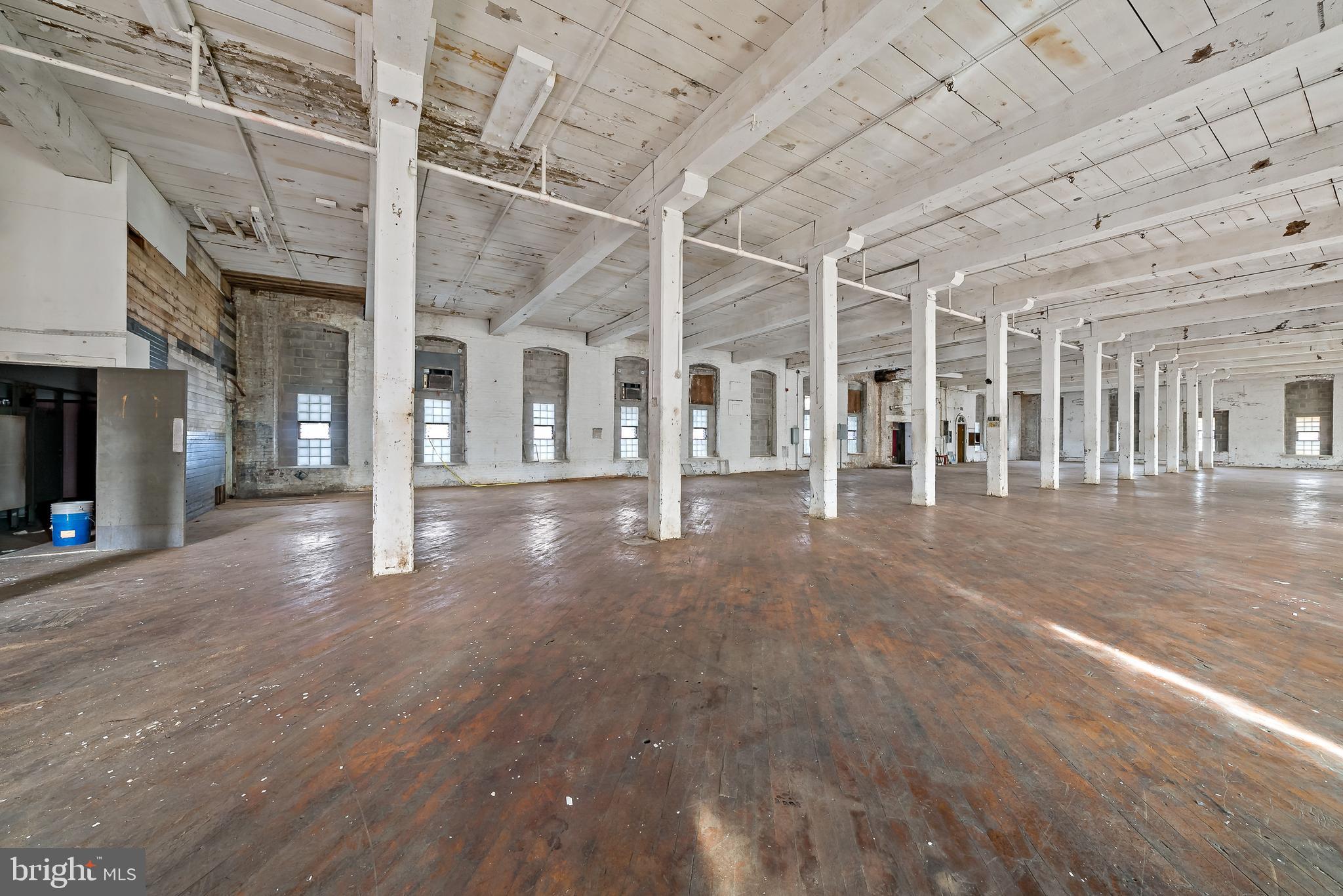 FRANKFORD - Commercial Sale