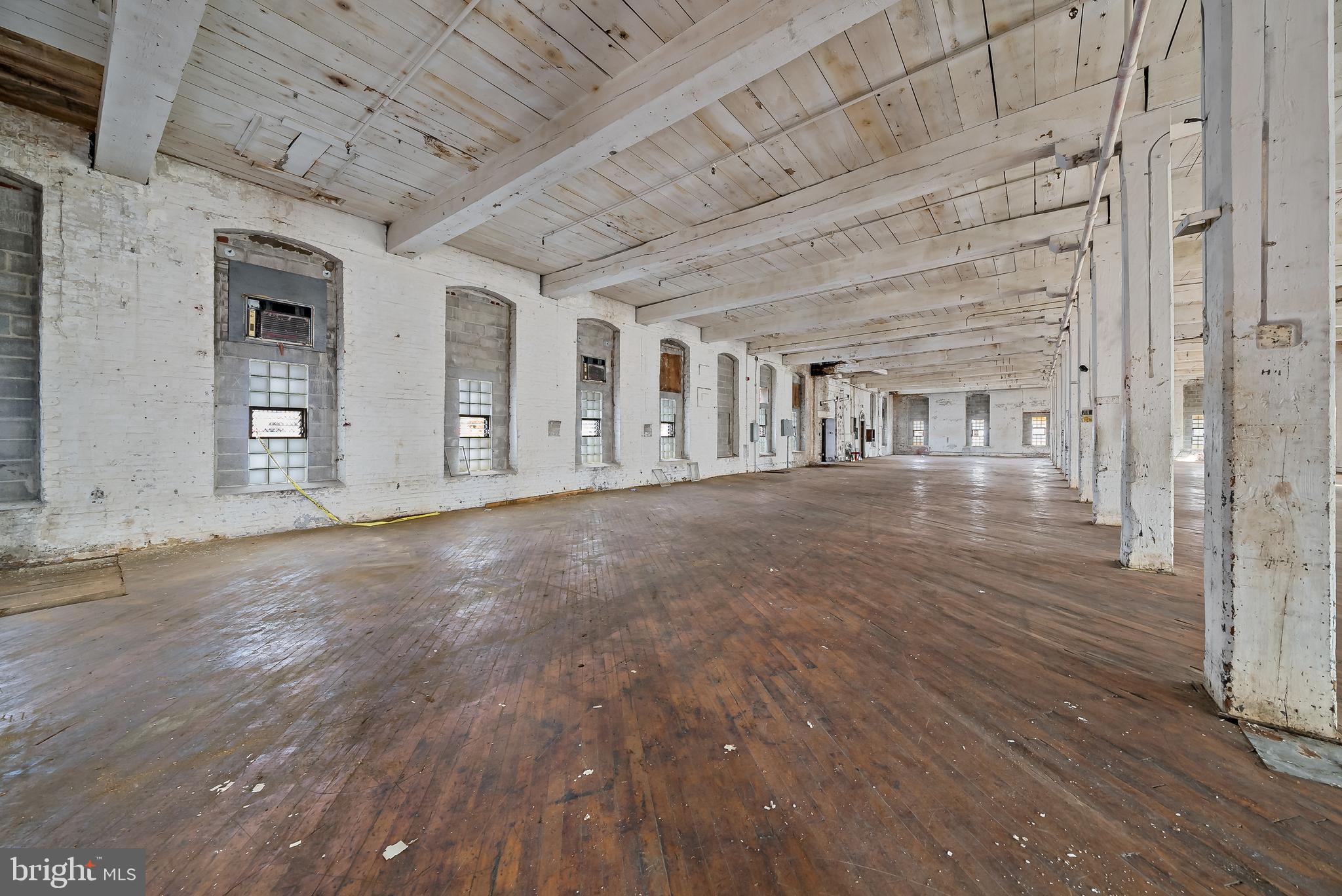 FRANKFORD - Commercial Sale