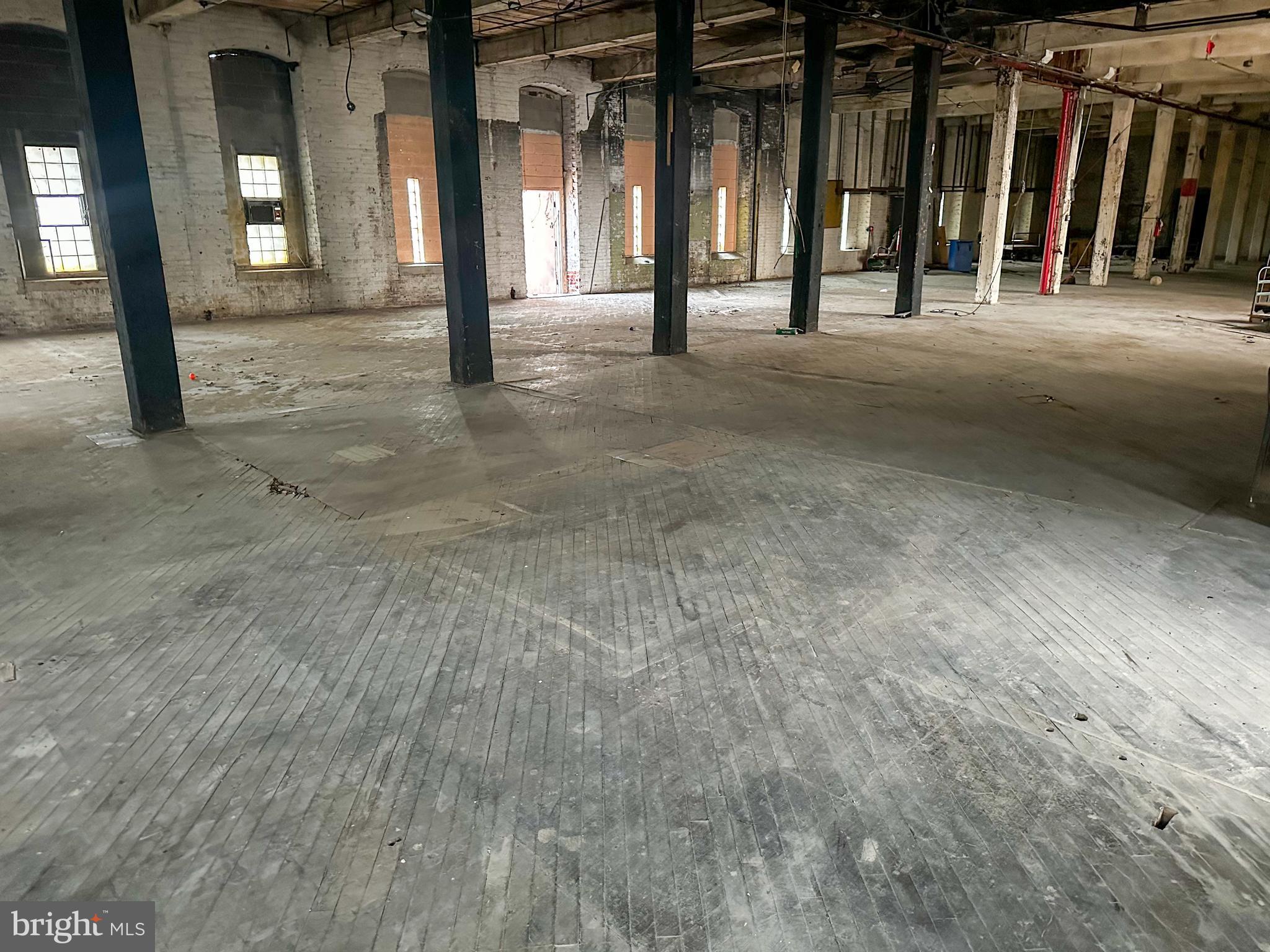 FRANKFORD - Commercial Sale