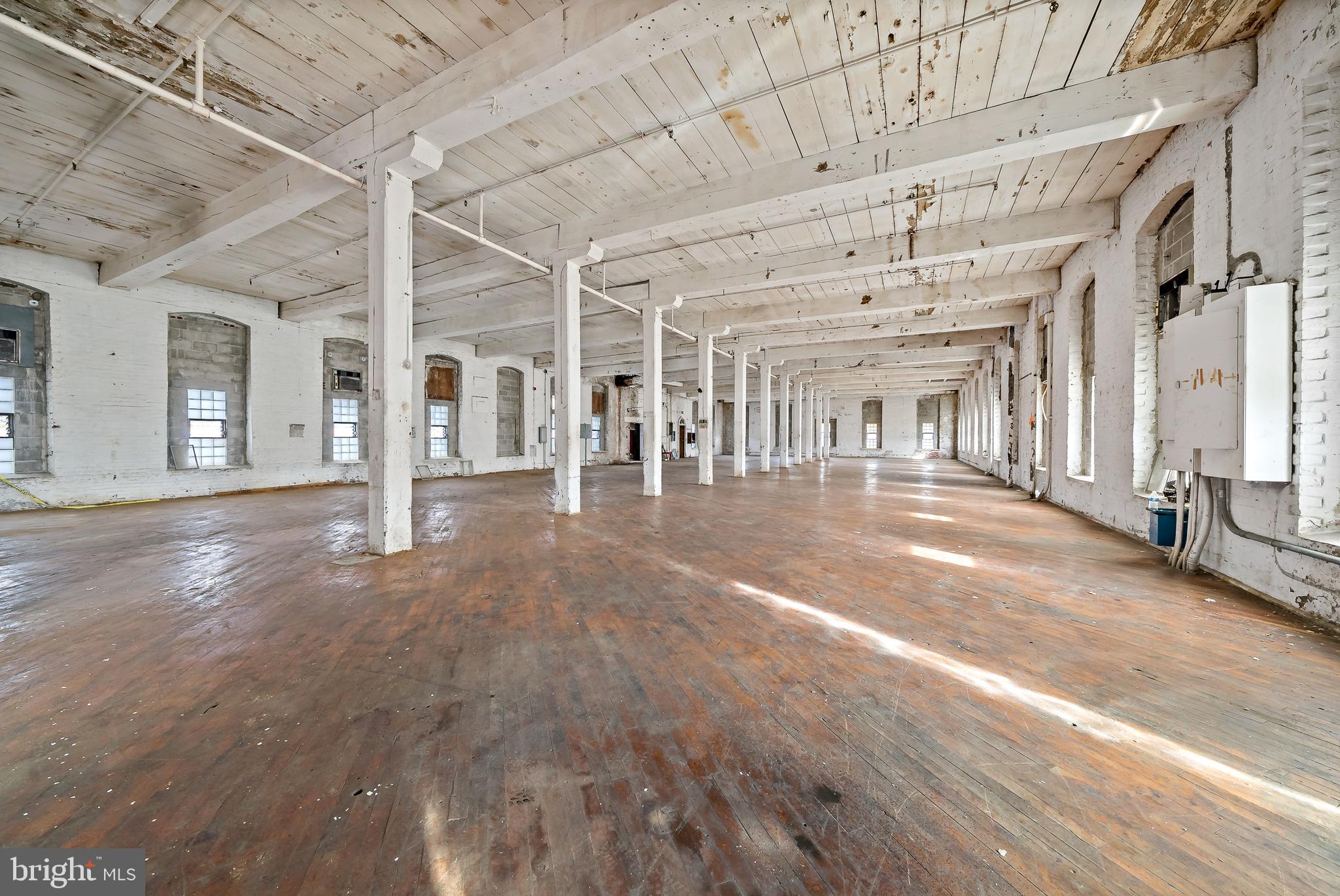 FRANKFORD - Commercial Sale