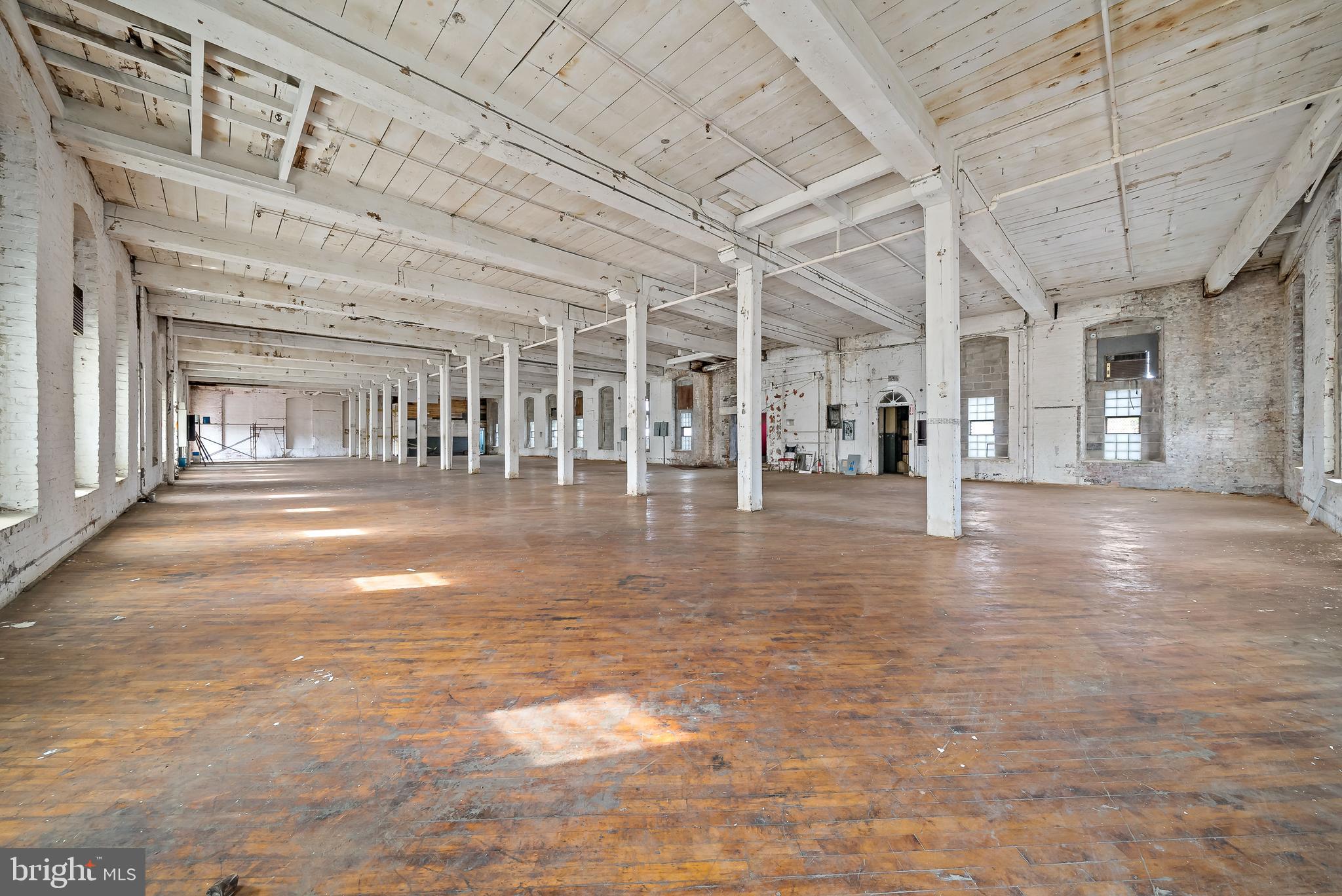 FRANKFORD - Commercial Sale