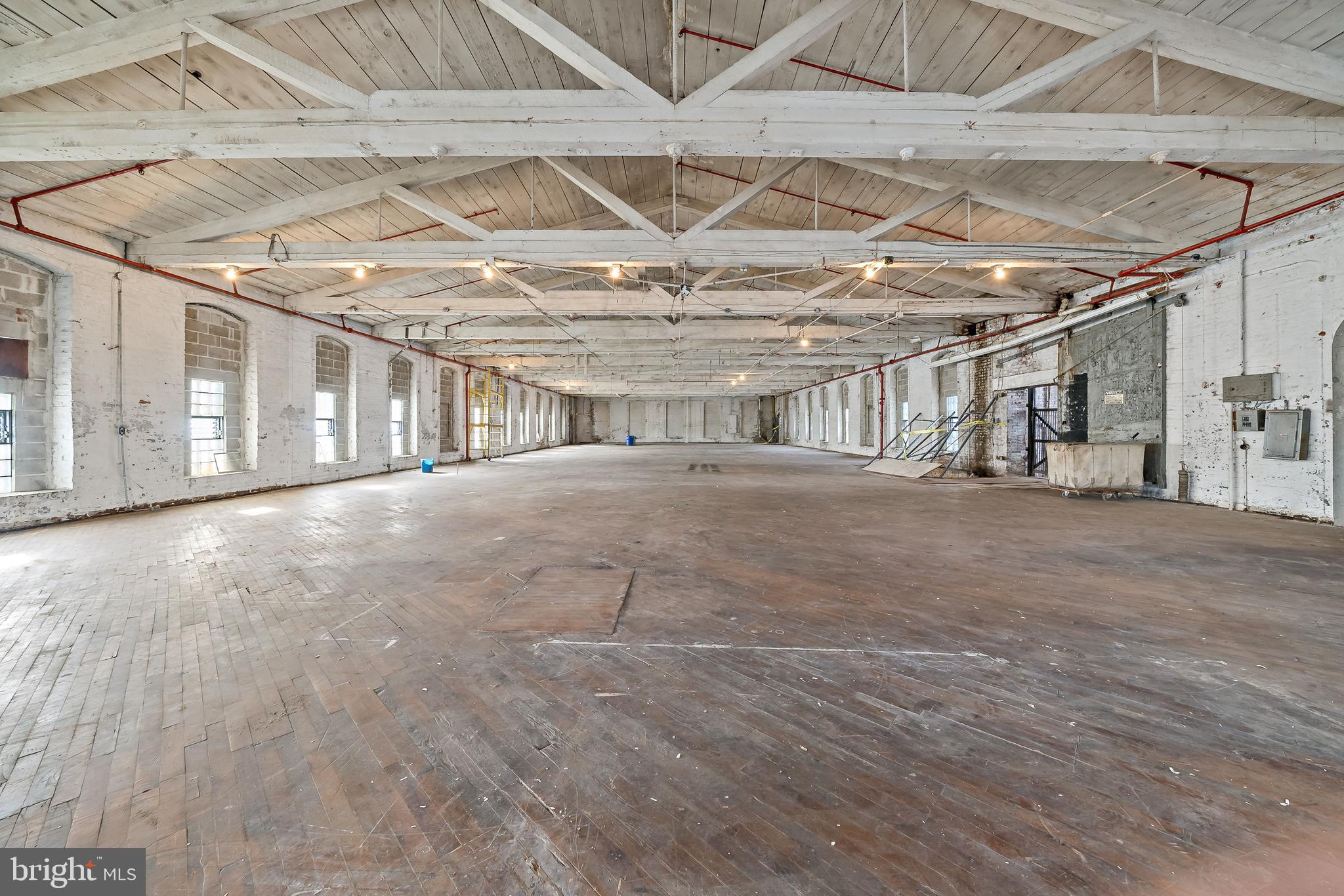 FRANKFORD - Commercial Sale