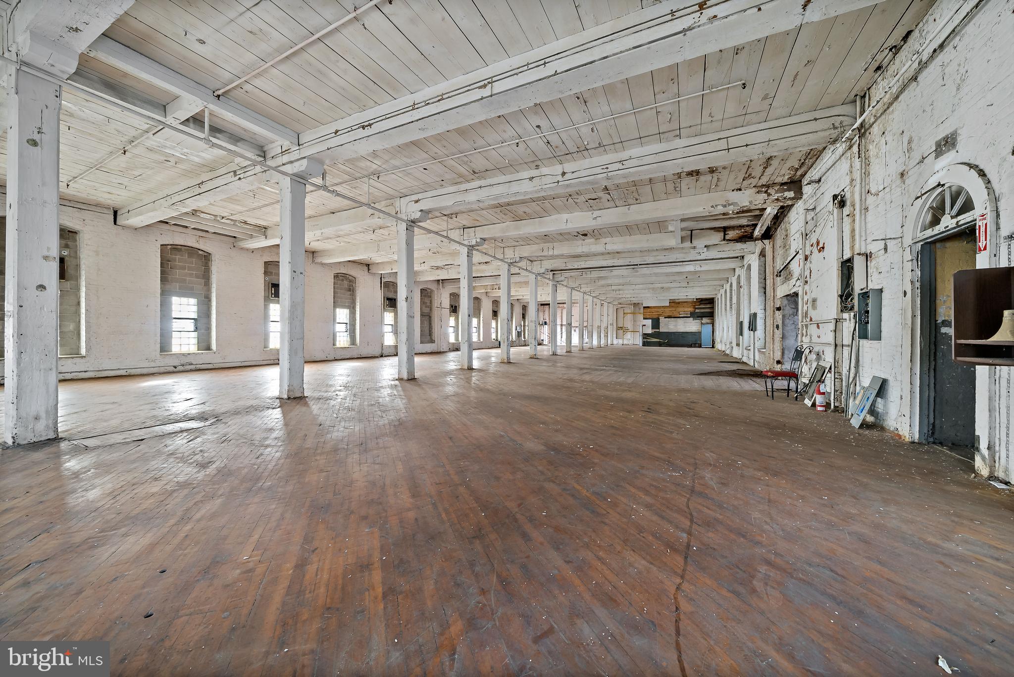 FRANKFORD - Commercial Sale