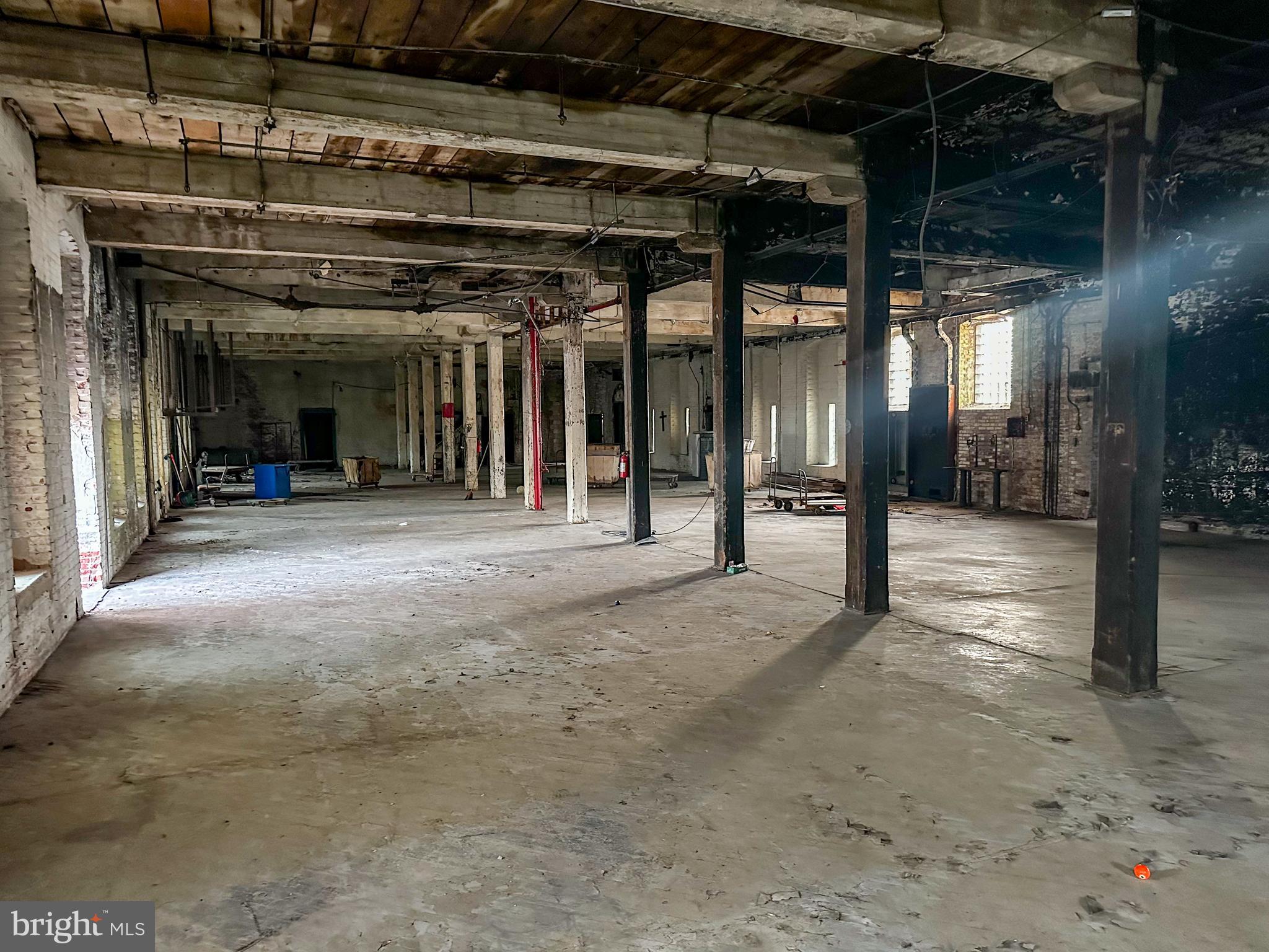 FRANKFORD - Commercial Sale