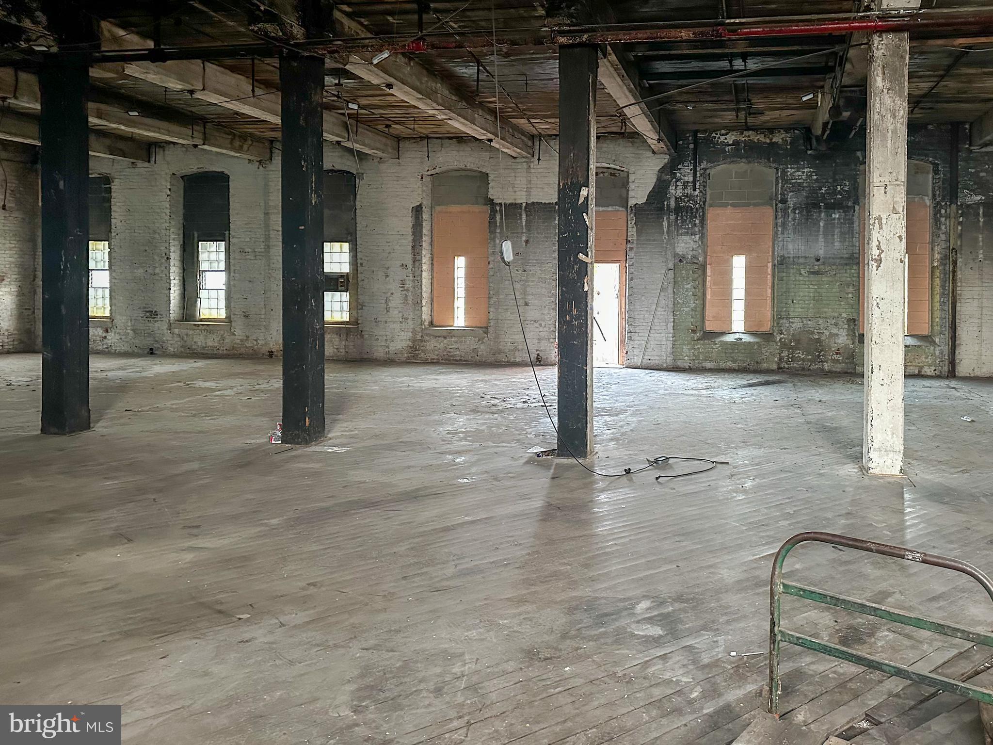 FRANKFORD - Commercial Sale