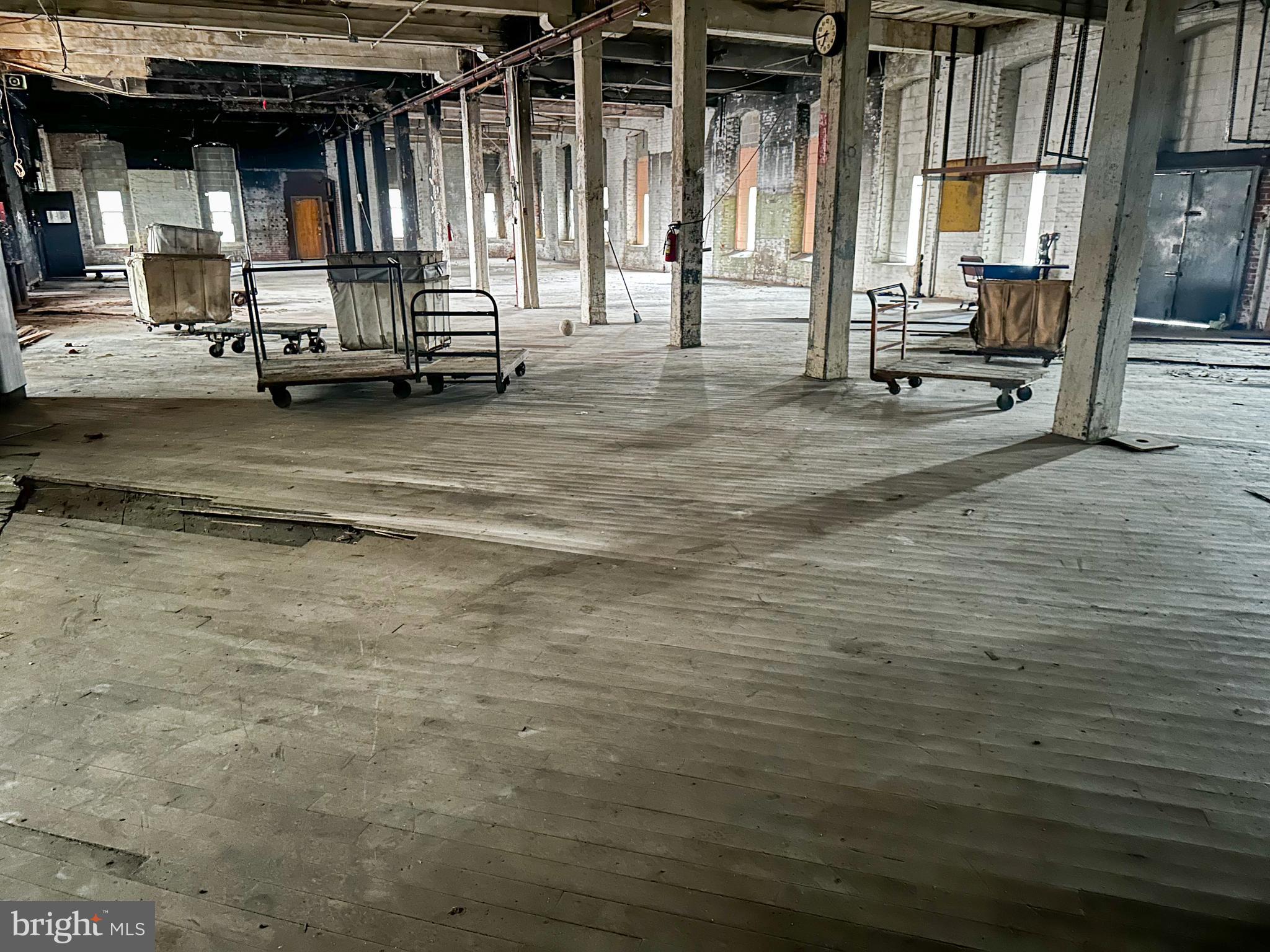 FRANKFORD - Commercial Sale