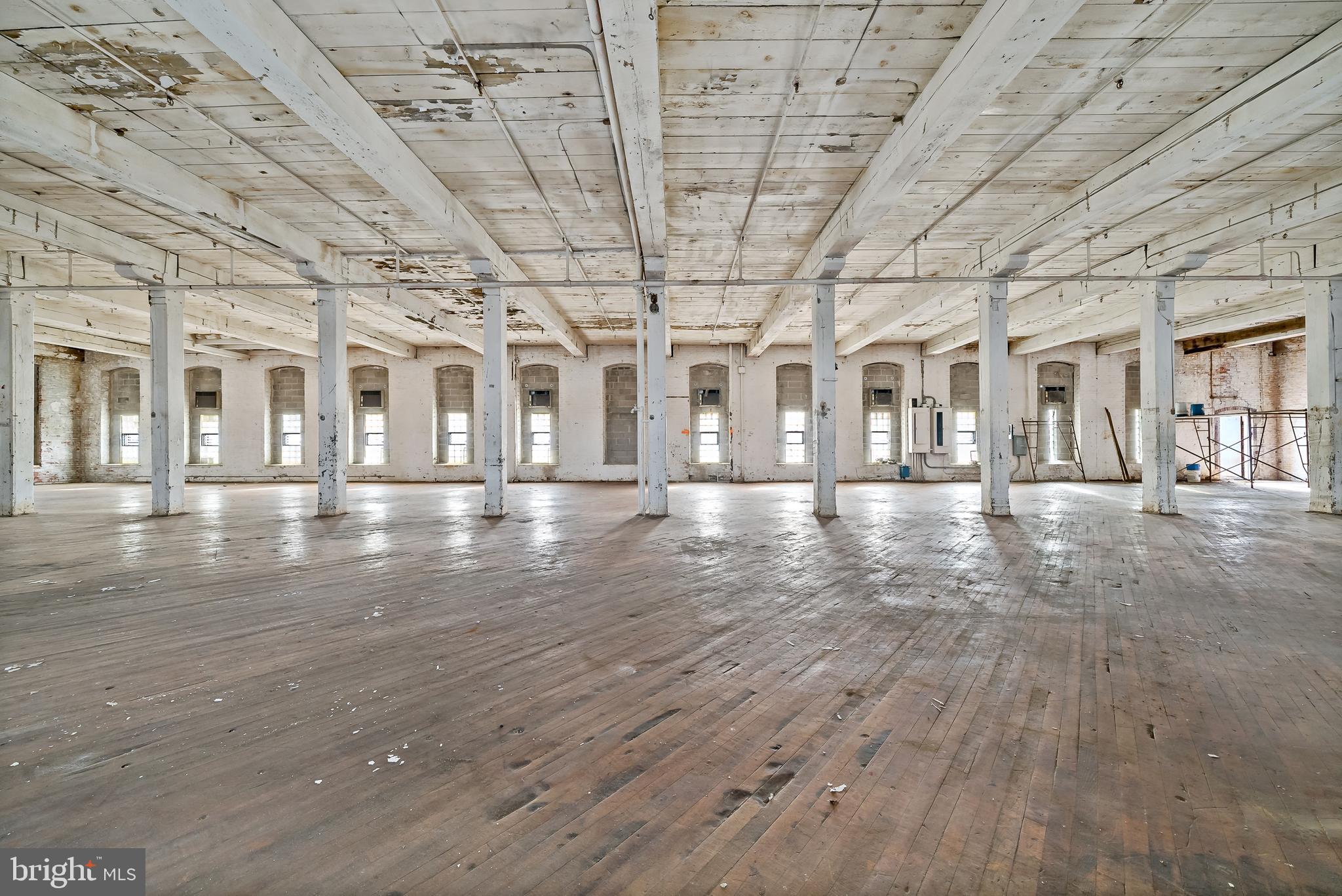 FRANKFORD - Commercial Sale