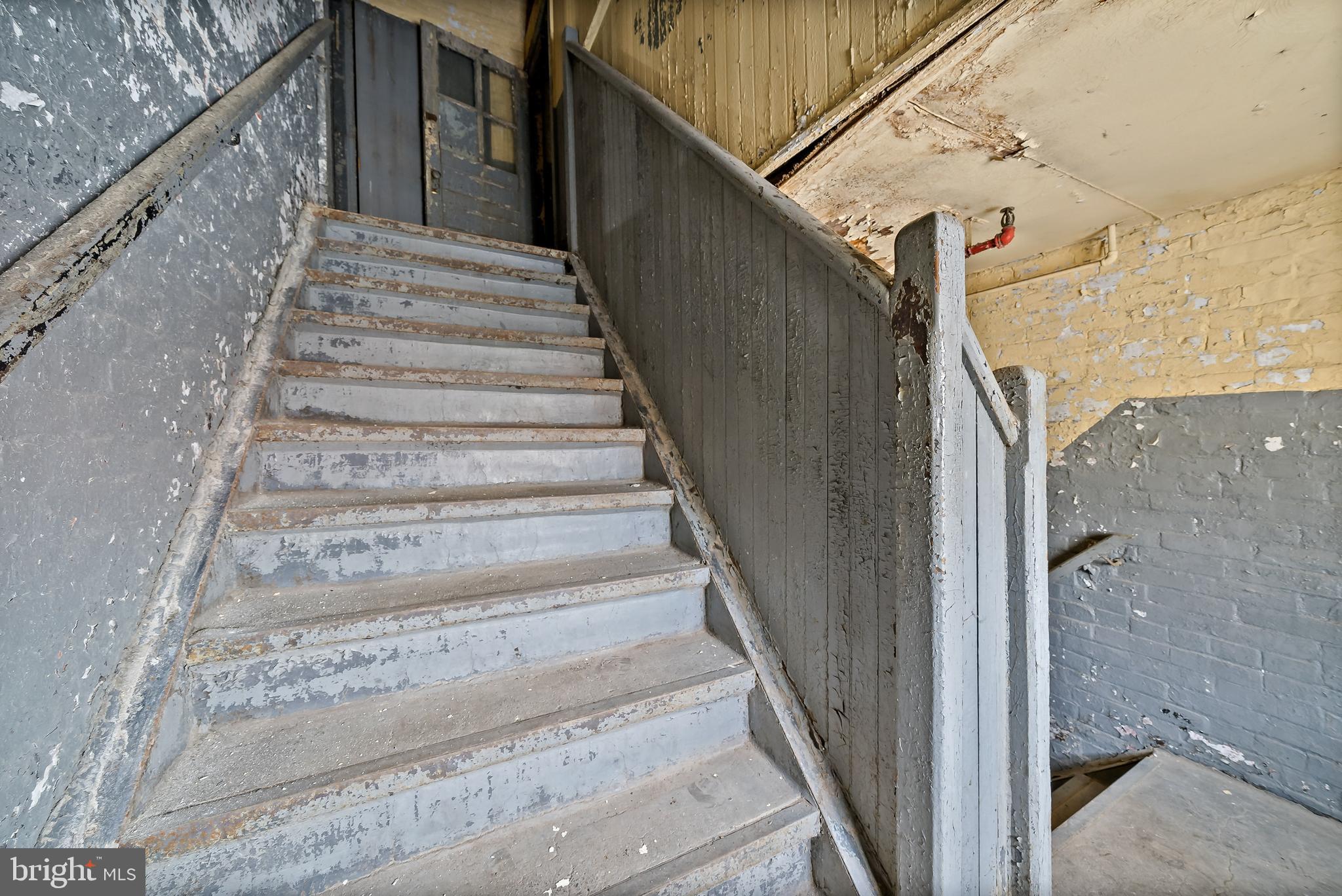 FRANKFORD - Commercial Sale