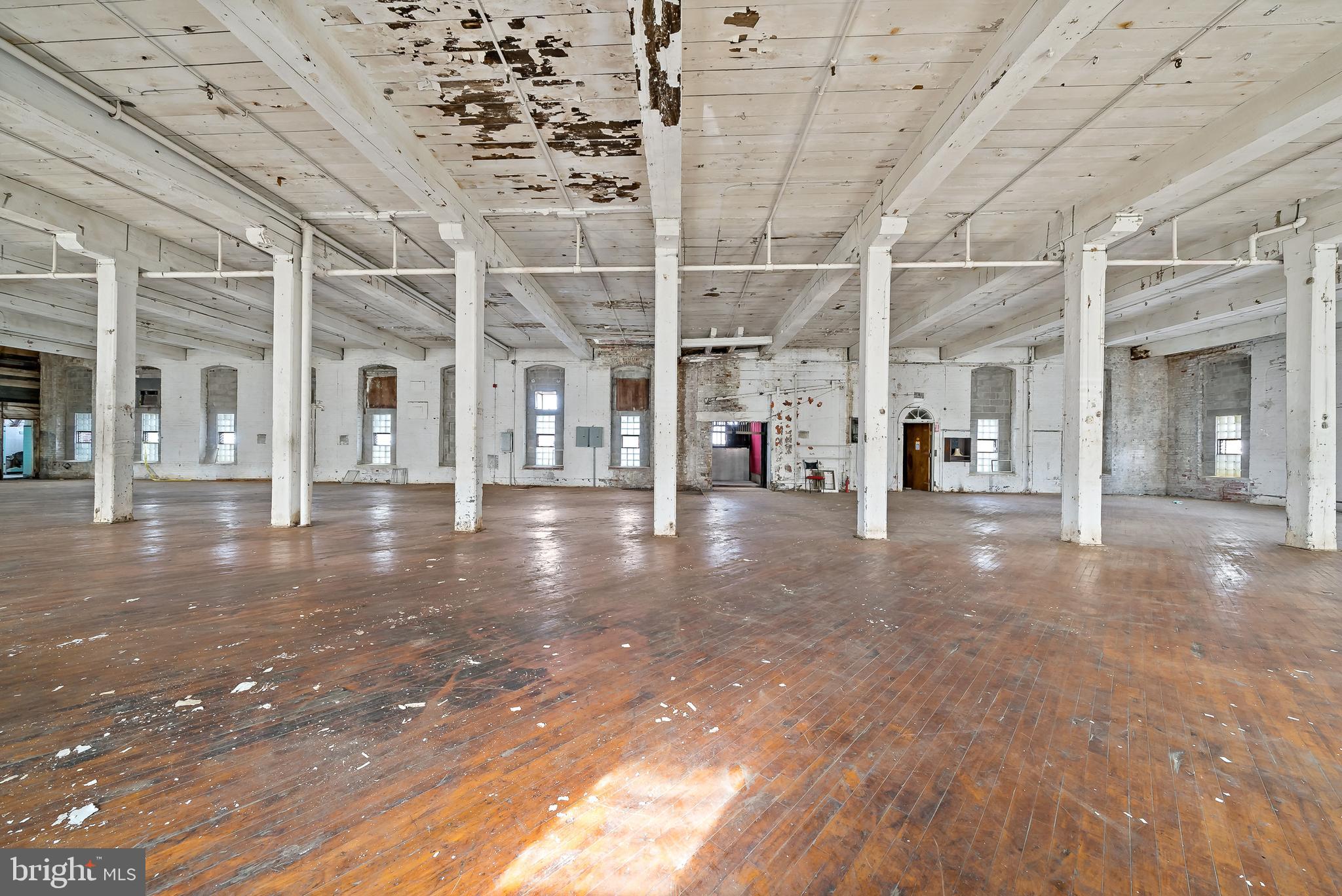 FRANKFORD - Commercial Sale