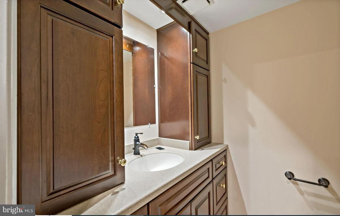 GWYNEDD KNOLL - Residential Lease