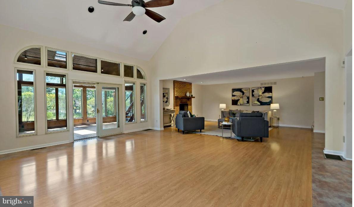 GWYNEDD KNOLL - Residential Lease