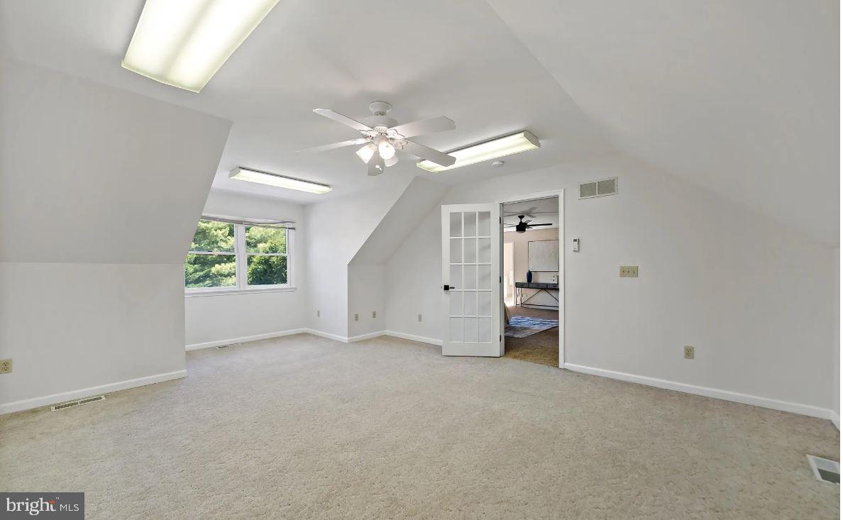 GWYNEDD KNOLL - Residential Lease